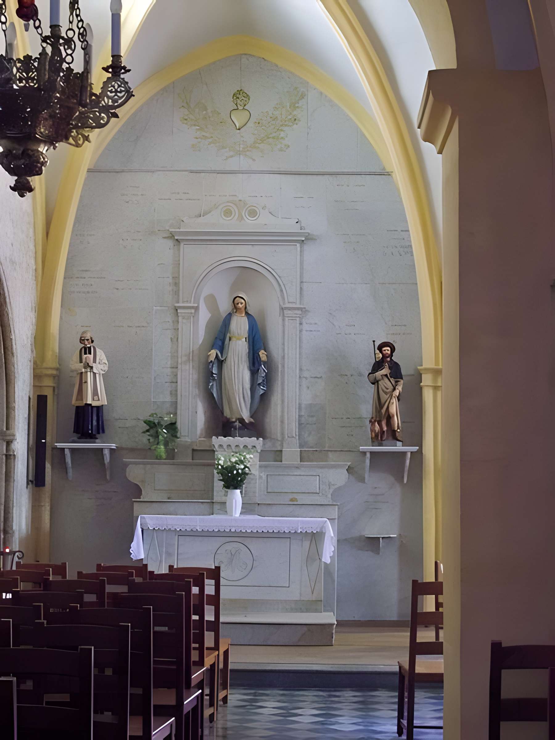 Église Saint-Amand de Sénas