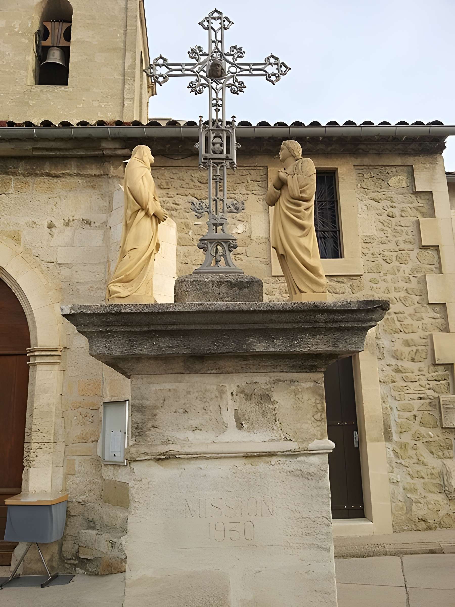 Église Saint-Amand de Sénas