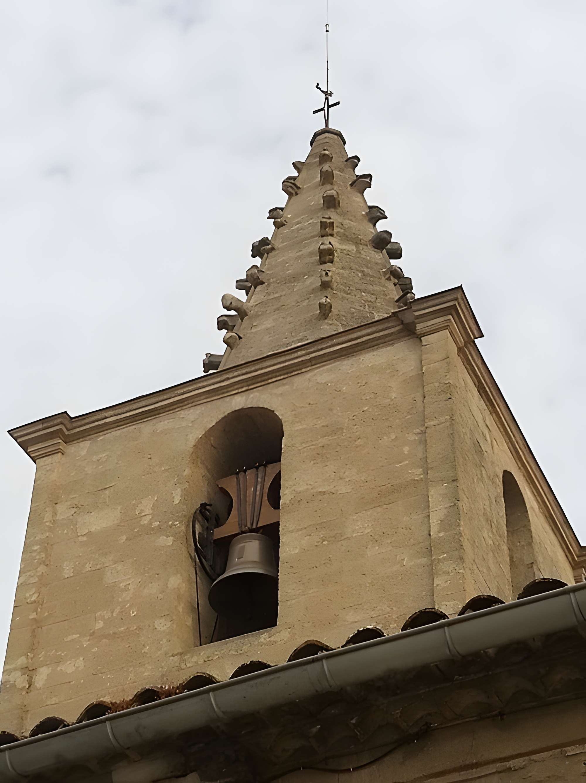 Église Saint-Amand de Sénas