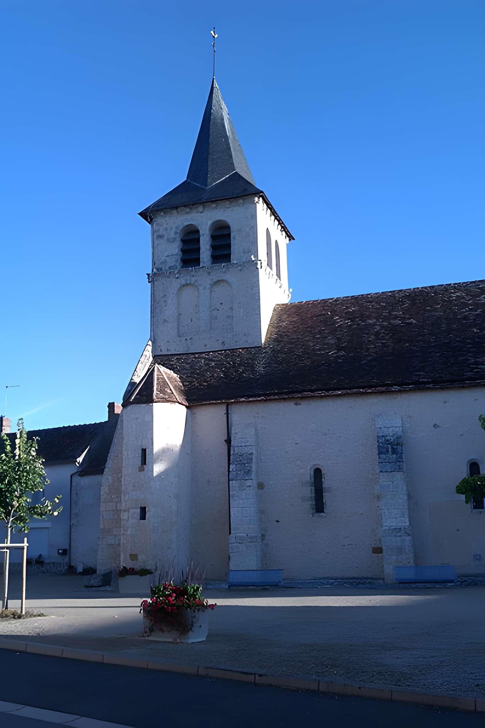 Église Saint-Ambroix de Douadic