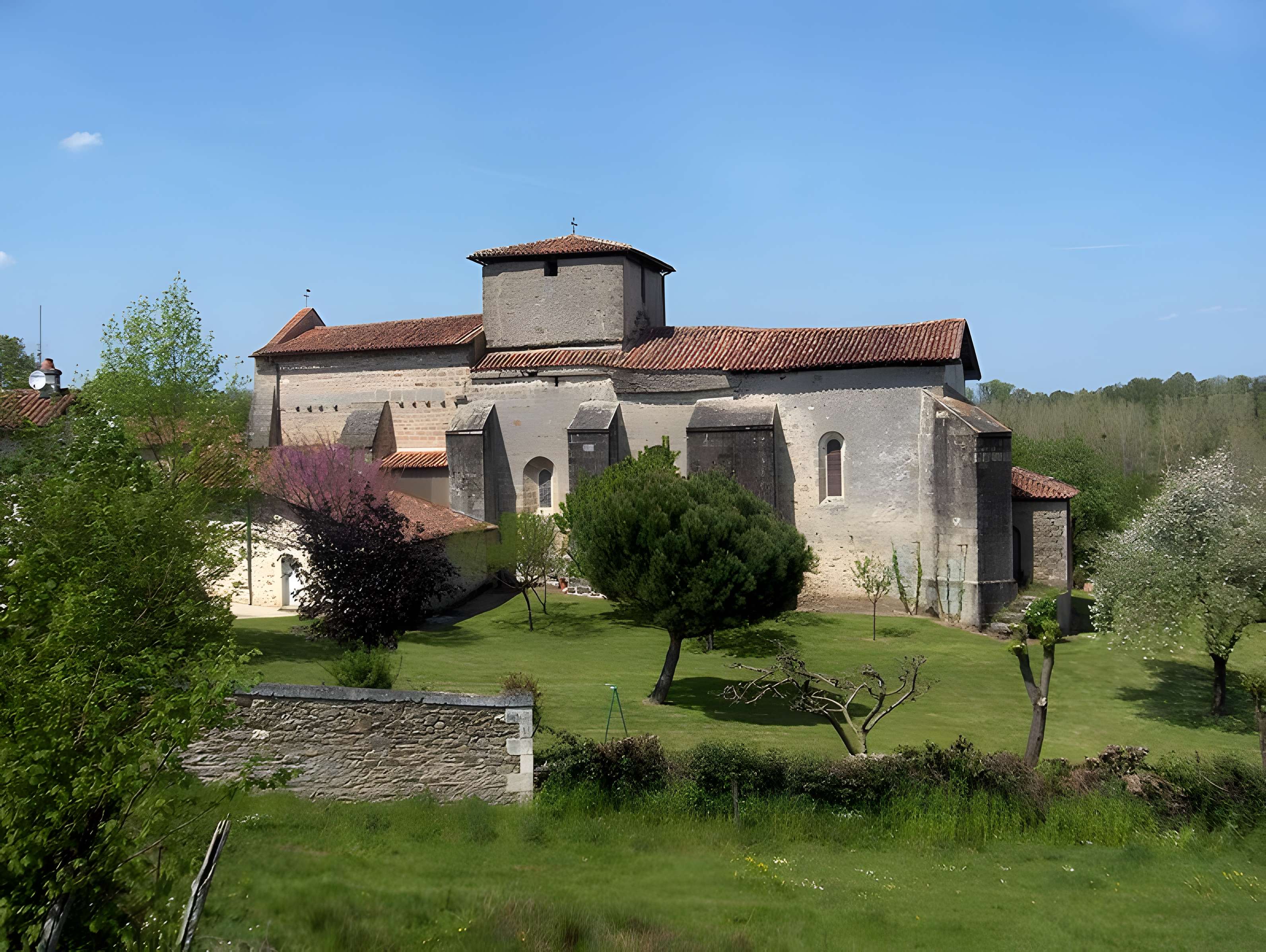 Église Saint-André de Cherves 