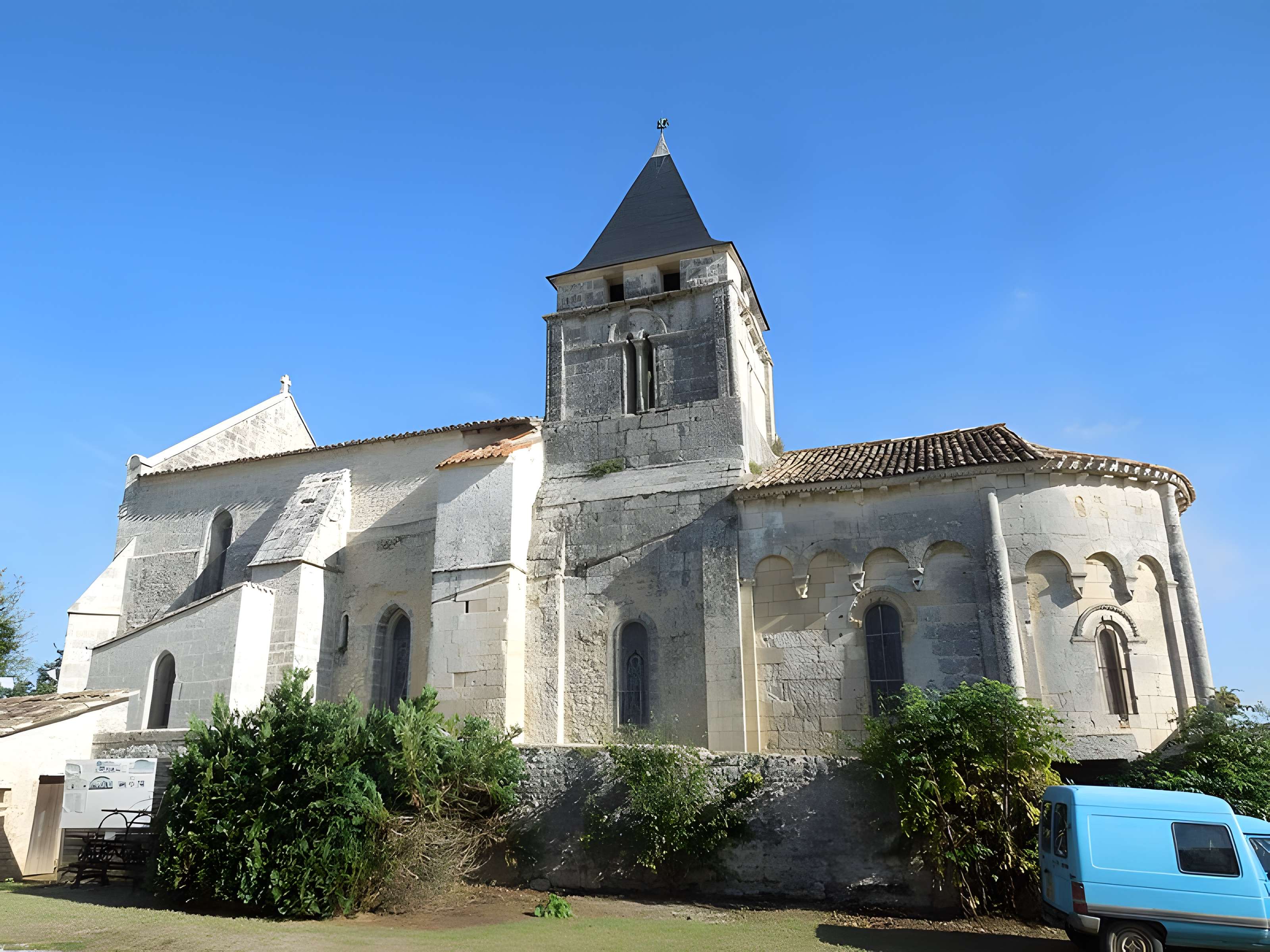 Église Saint-André de Clion