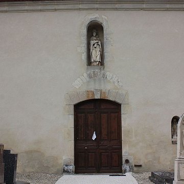 Église Saint-Antoine  de Vallentigny et une croix