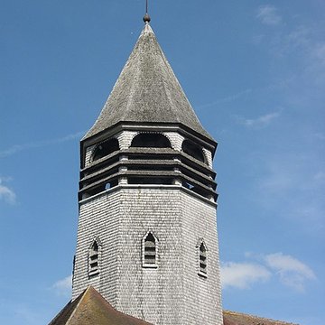 Église Saint-Antoine  de Vallentigny et une croix