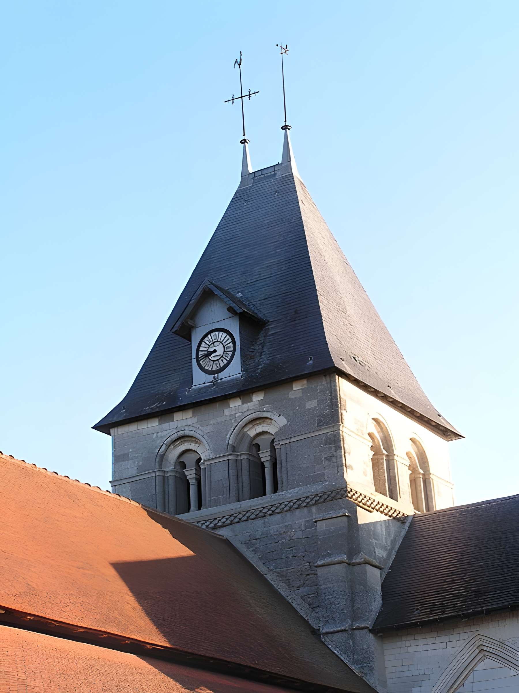 Église Saint-Antoine de Poivres et croix