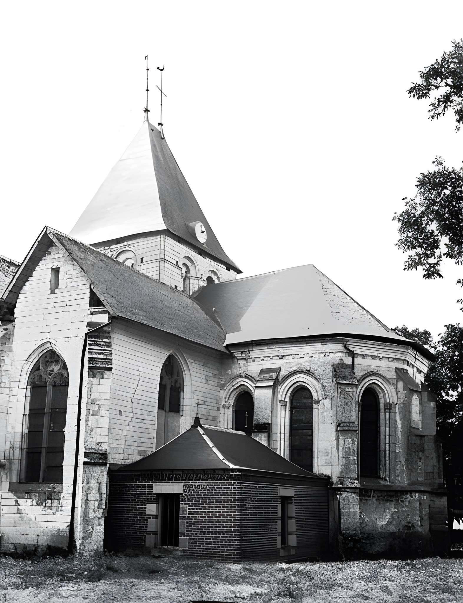 Église Saint-Antoine de Poivres et croix