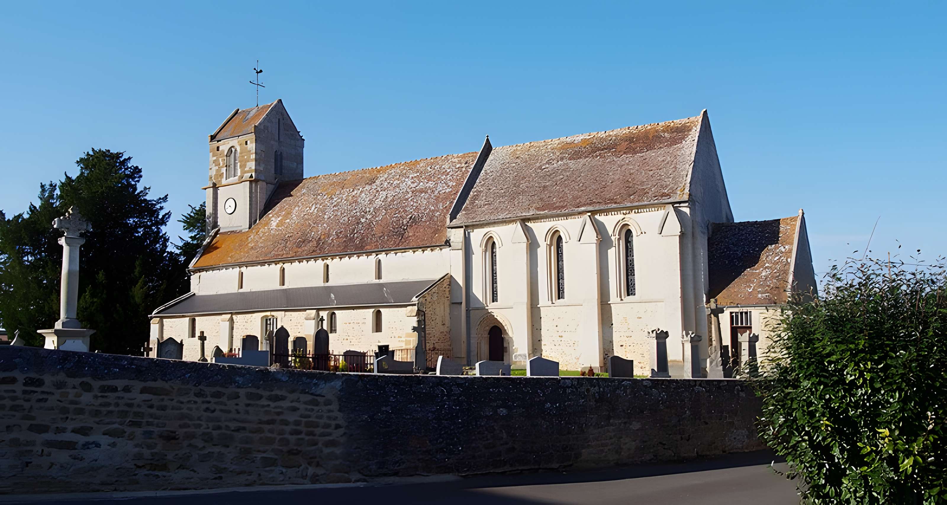 Église Saint-Aubin d'Acqueville