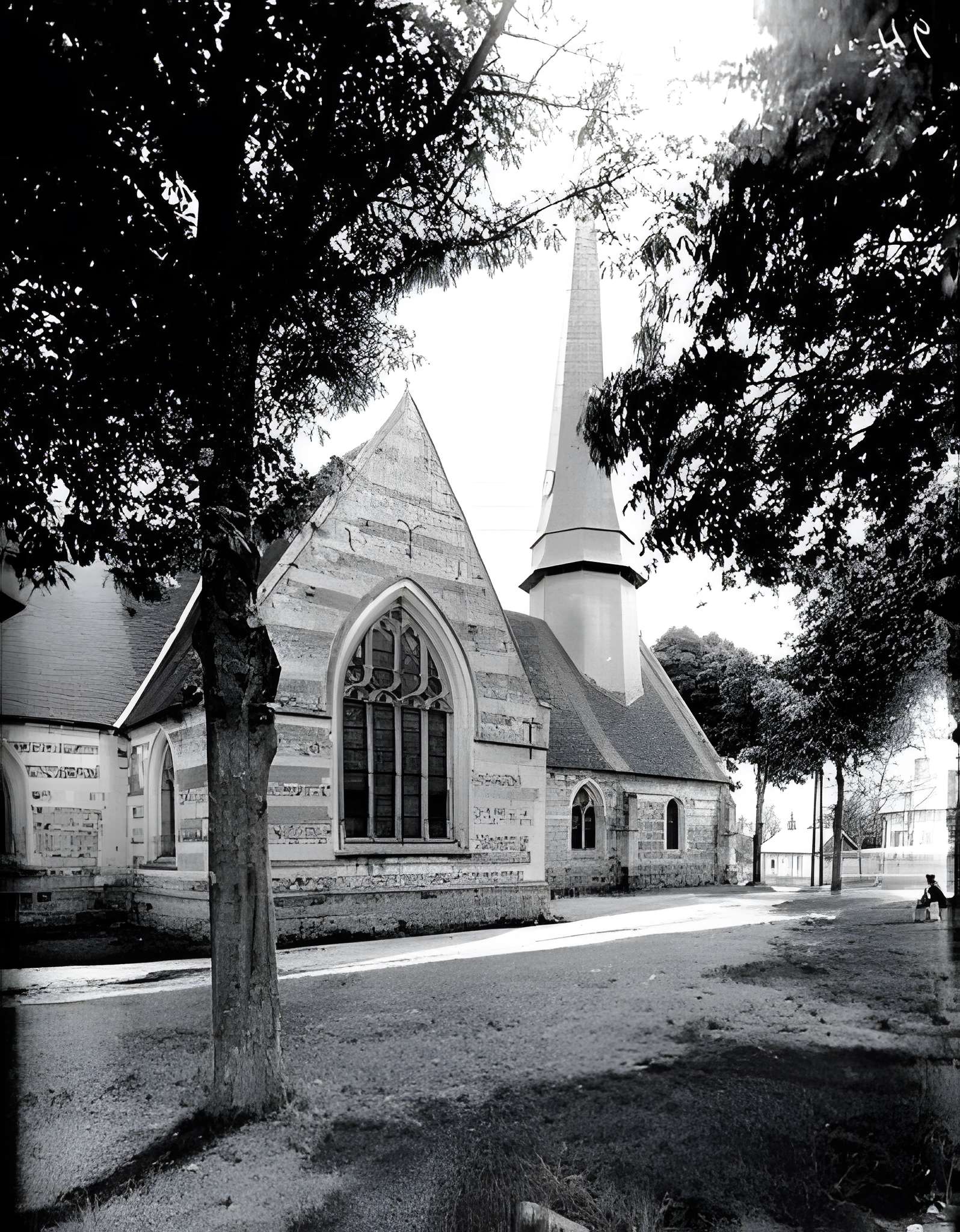 Église Saint-Aubin de Doudeauville-en-Vexin