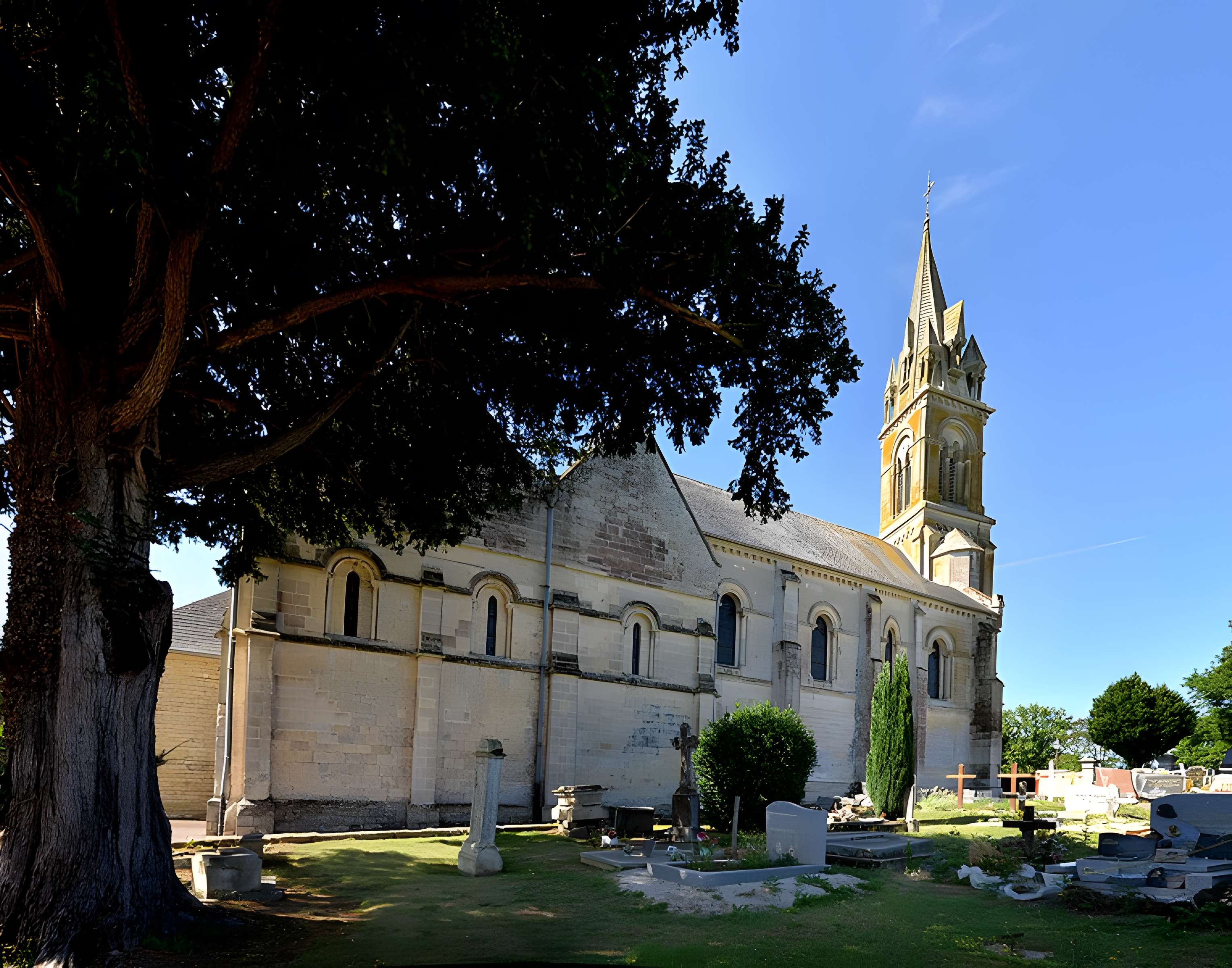 Église Saint-Aubin de Fontenay-le-Pesnel