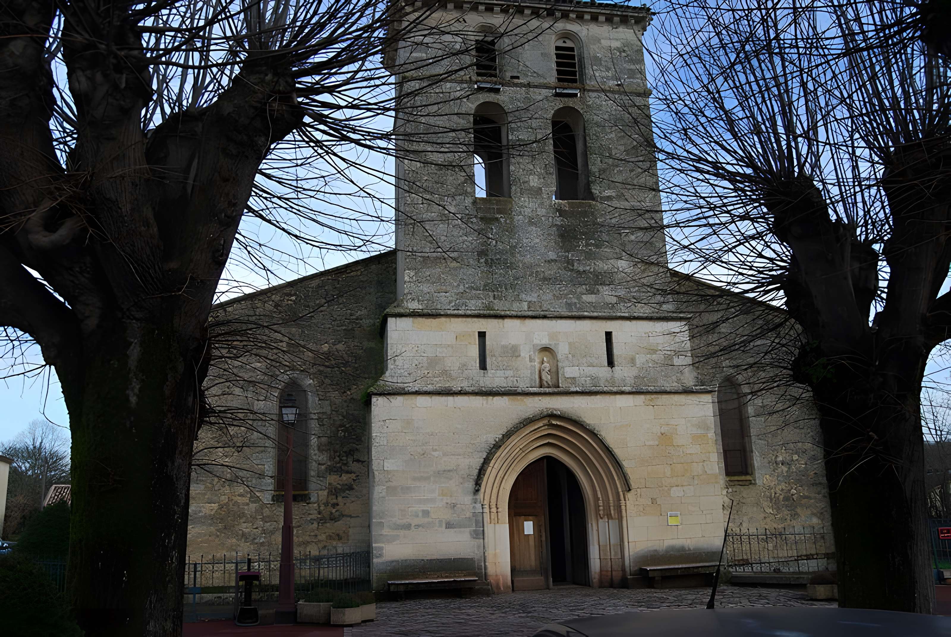 Église Saint-Aubin de Latresne