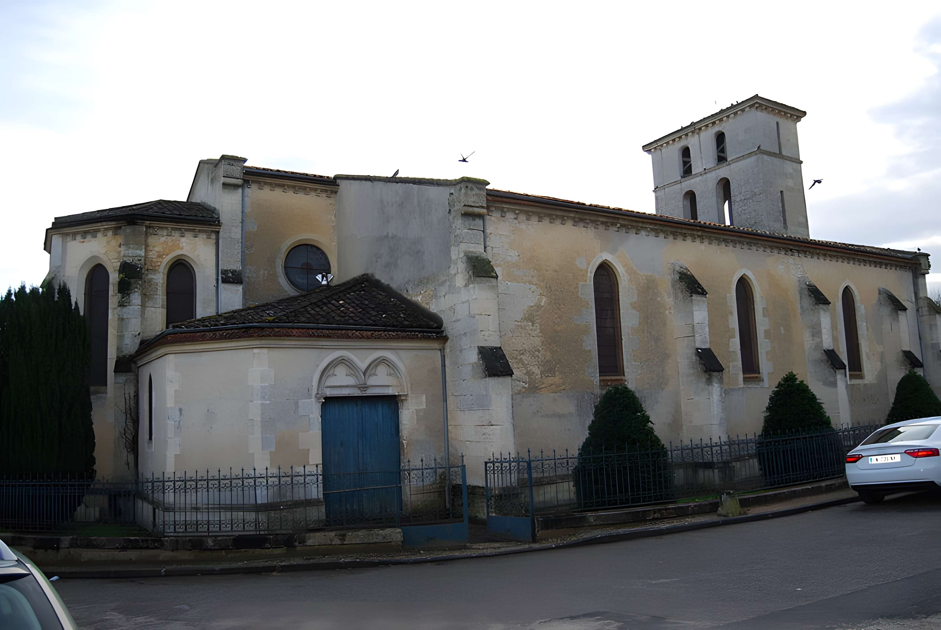 Église Saint-Aubin de Latresne