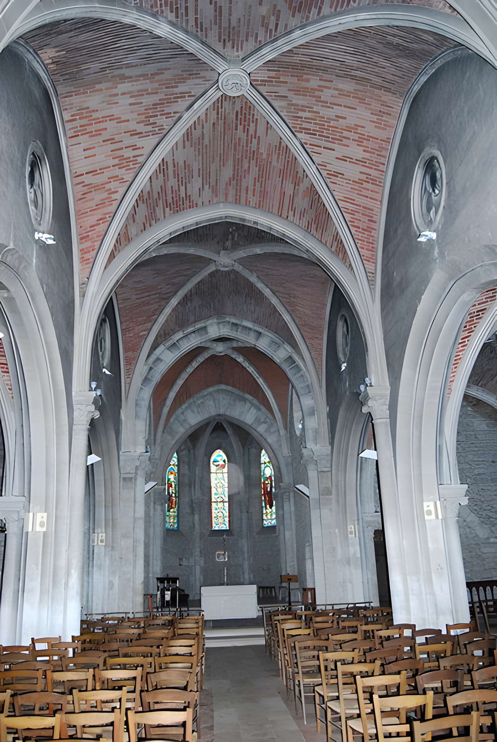 Église Saint-Aubin de Latresne