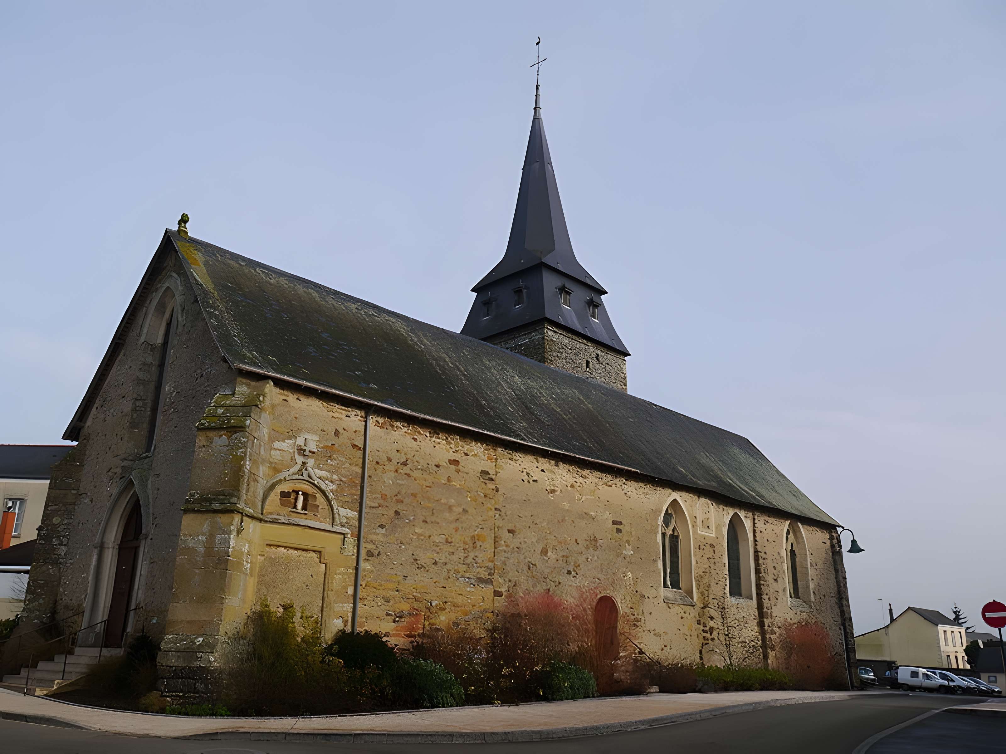Église Saint-Aubin de Loigné-sur-Mayenne 