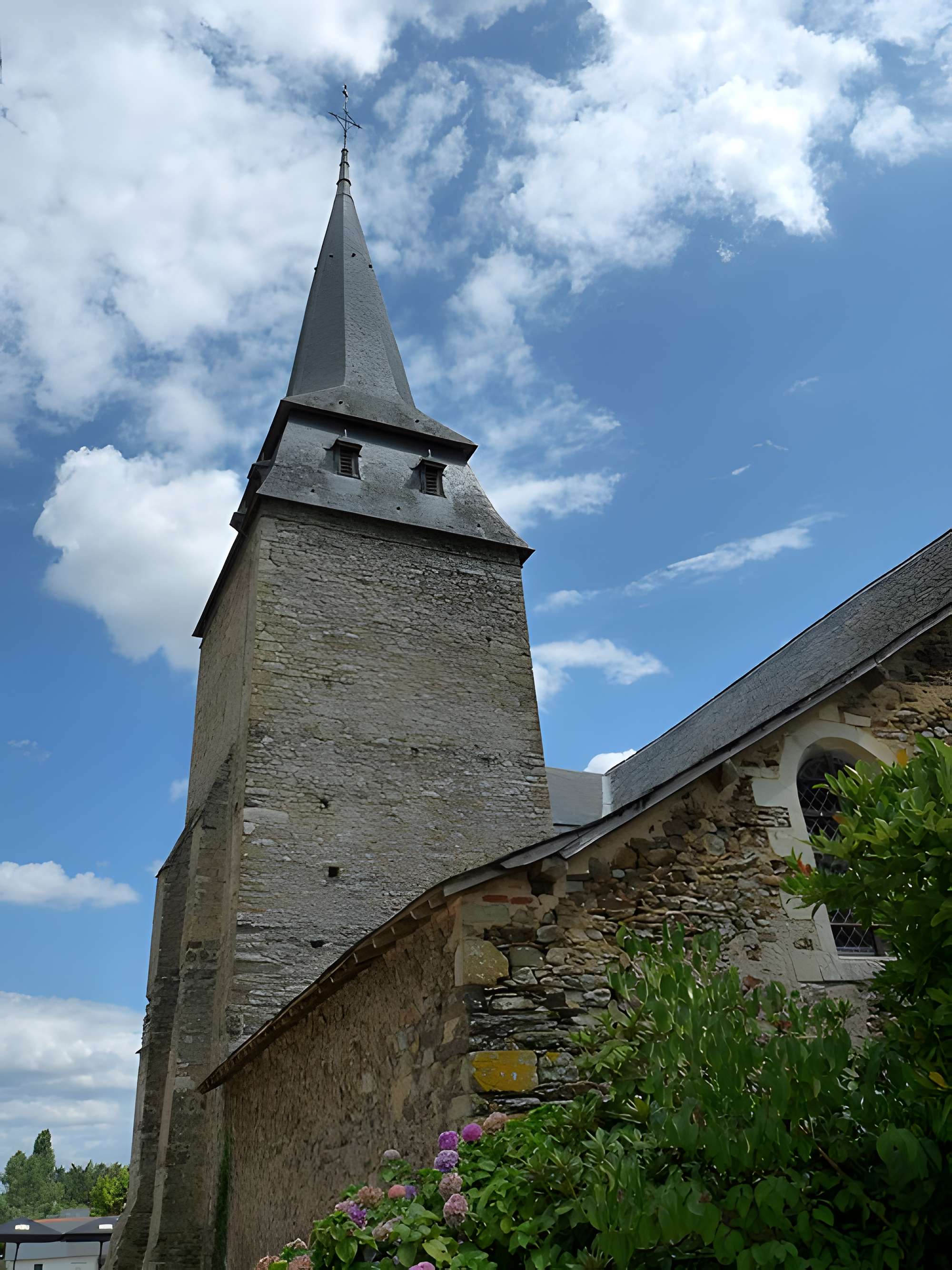 Église Saint-Aubin de Loigné-sur-Mayenne
