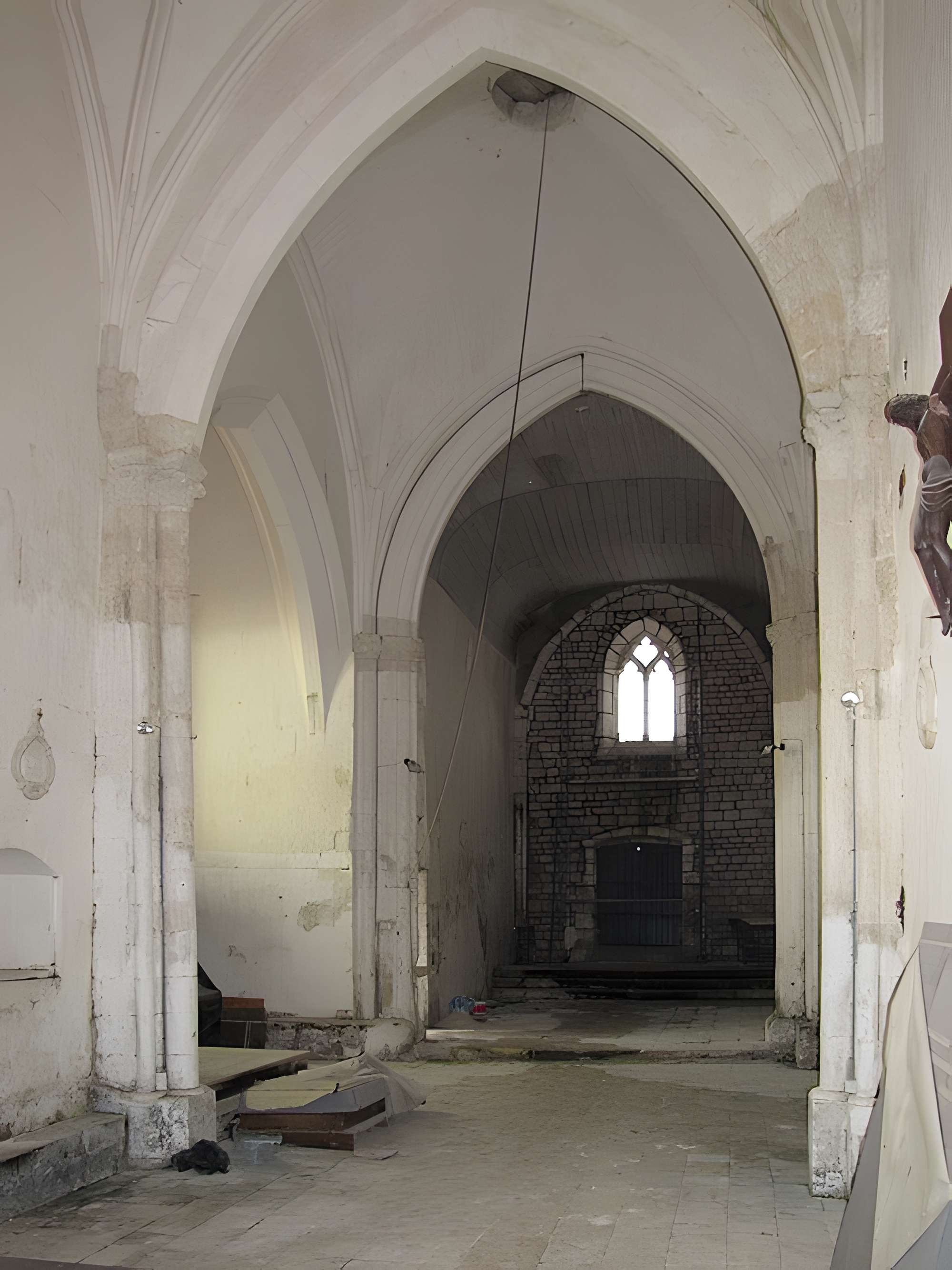 Eglise (à l'exception de la sacristie adossée au chevet)