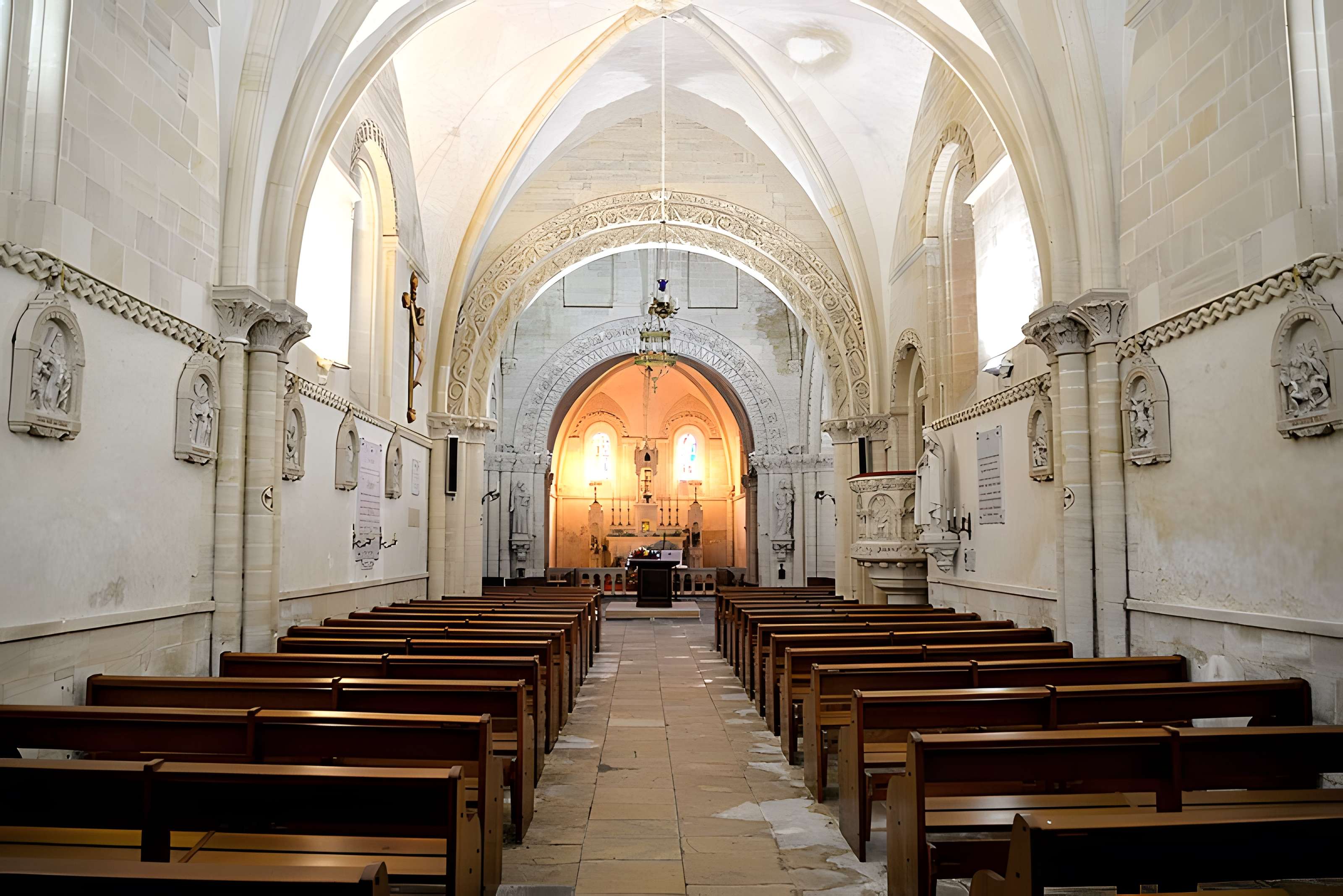 Église Saint-Aubin de Vaux-sur-Aure