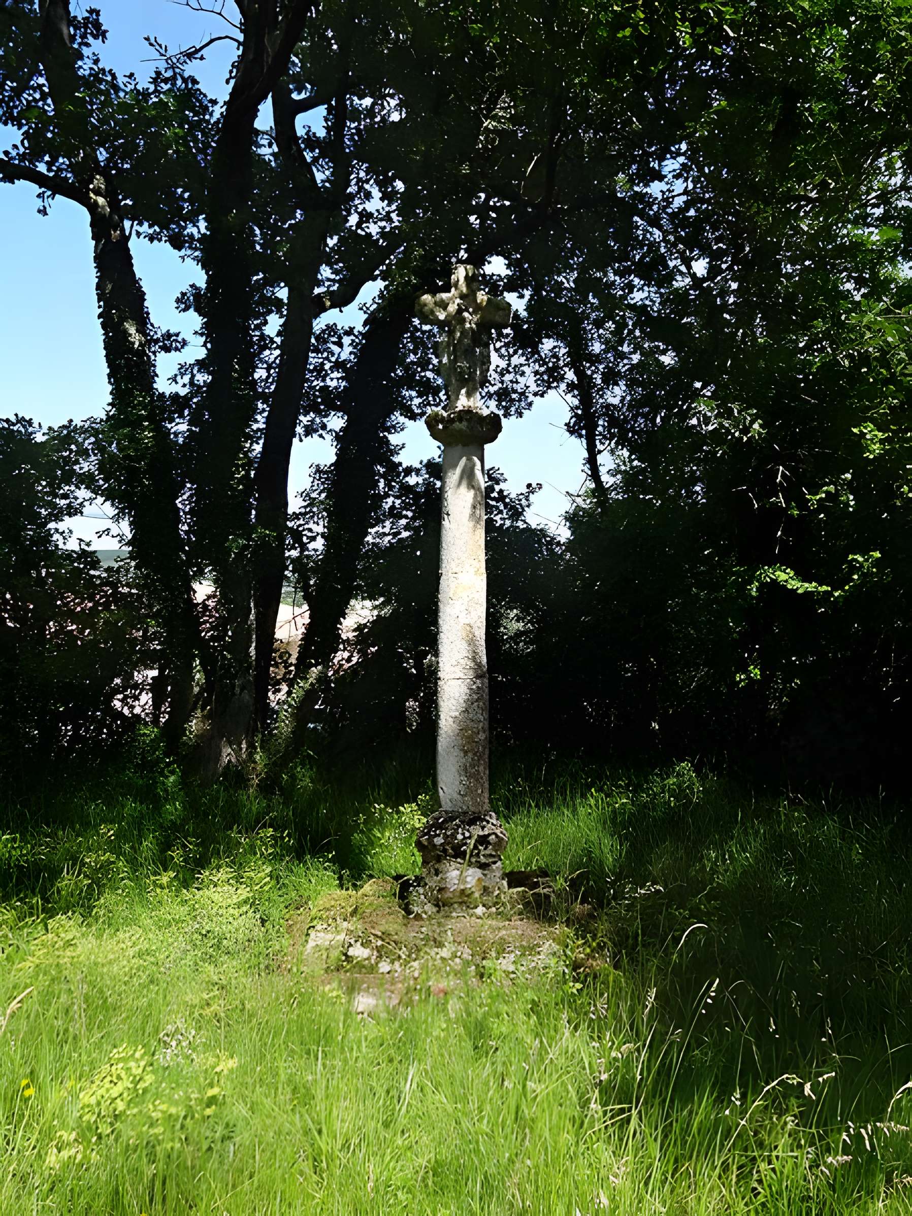 Église Saint-Blaise et croix de Castéra-Verduzan