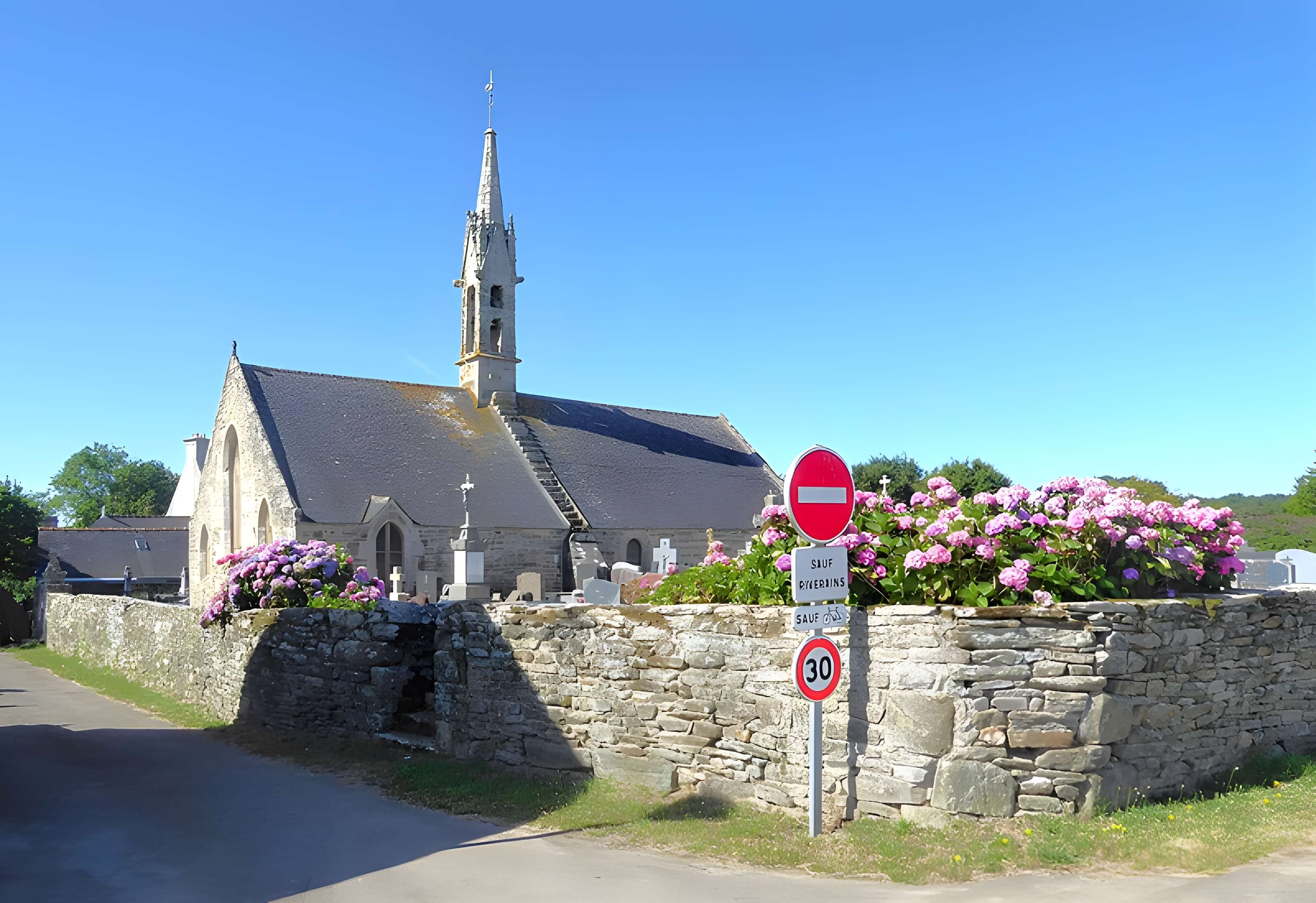 Église Saint-Boscat de Tréogat