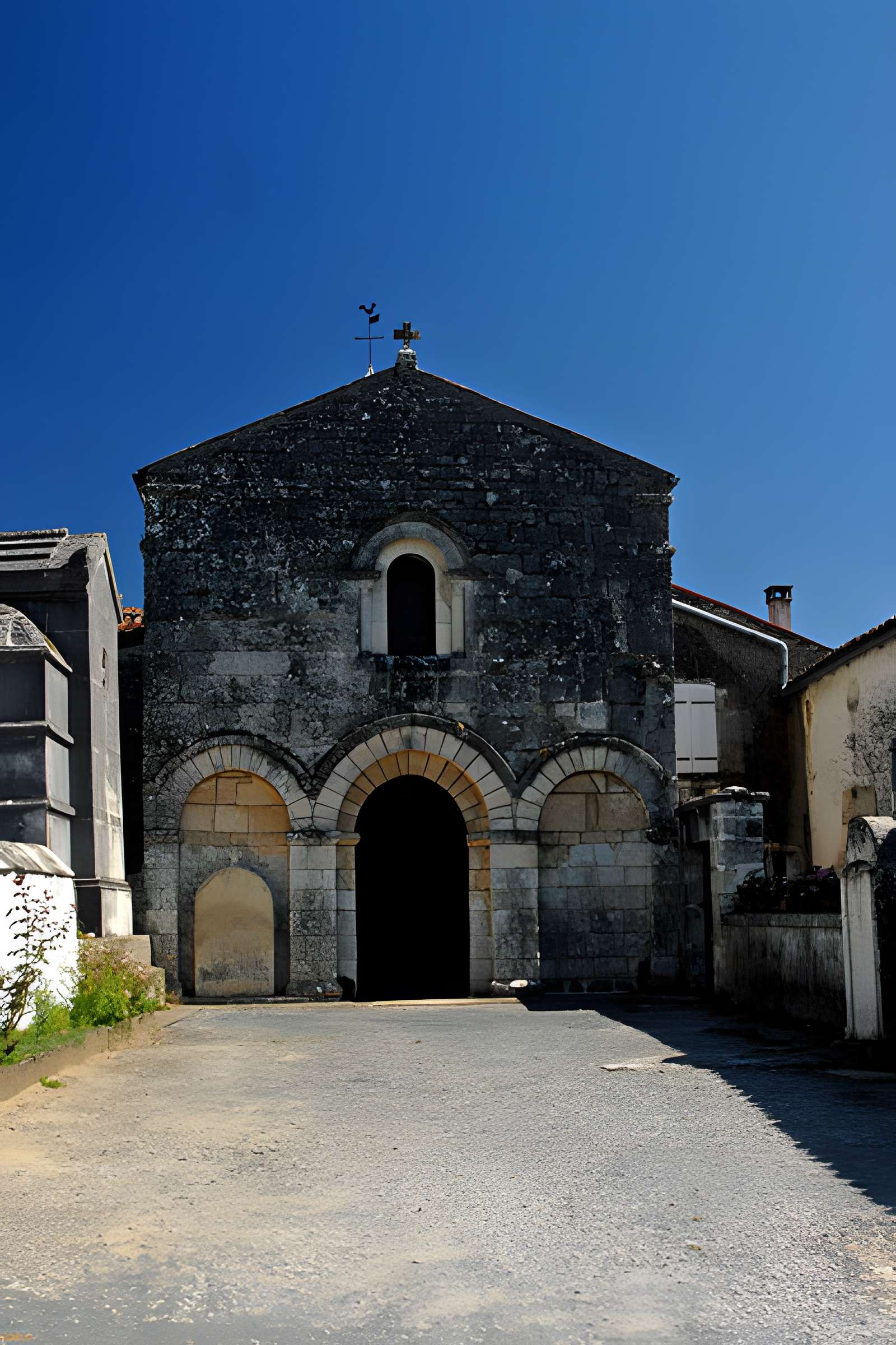 Église Saint-Brice de Saint-Bris-des-Bois