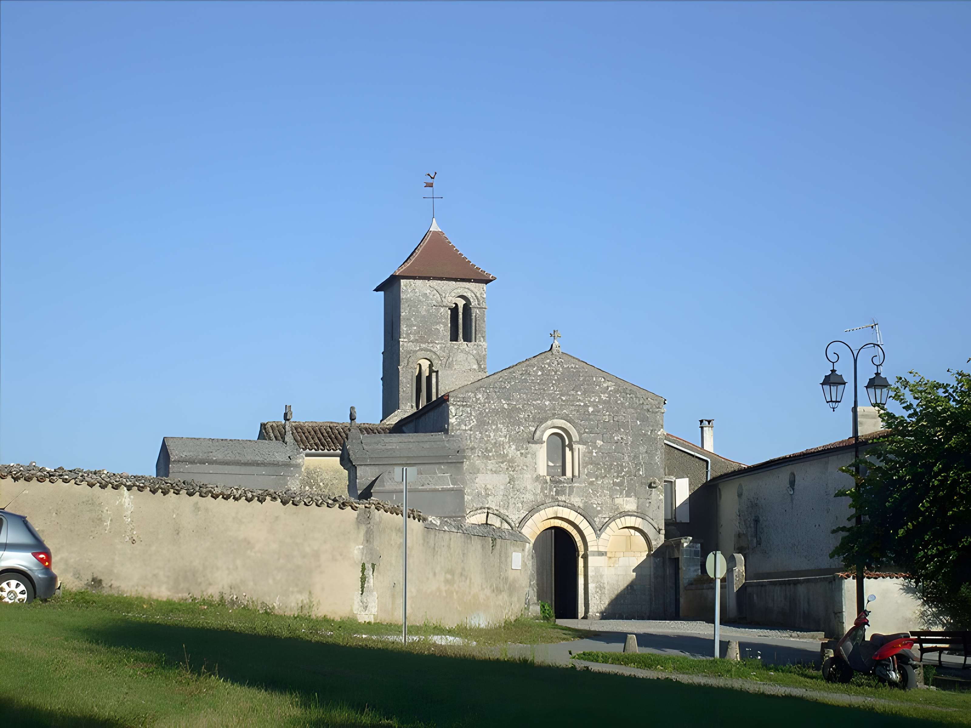 Église Saint-Brice de Saint-Bris-des-Bois