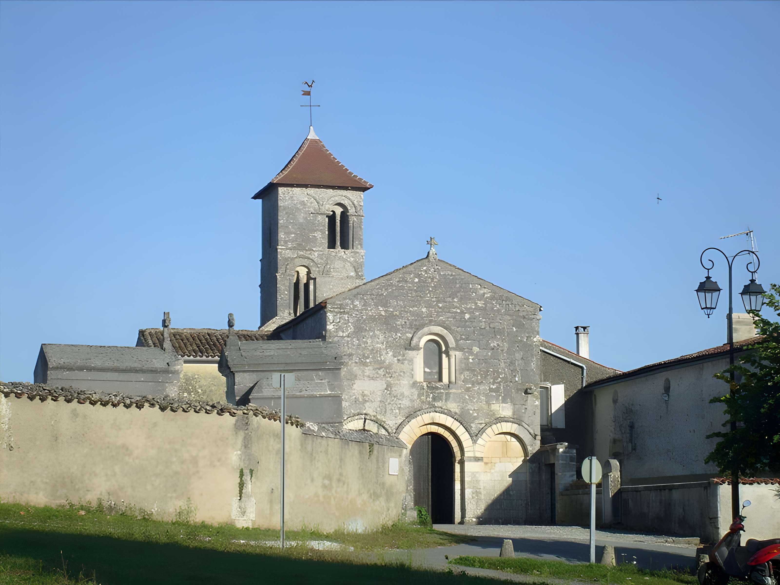 Église Saint-Brice de Saint-Bris-des-Bois 