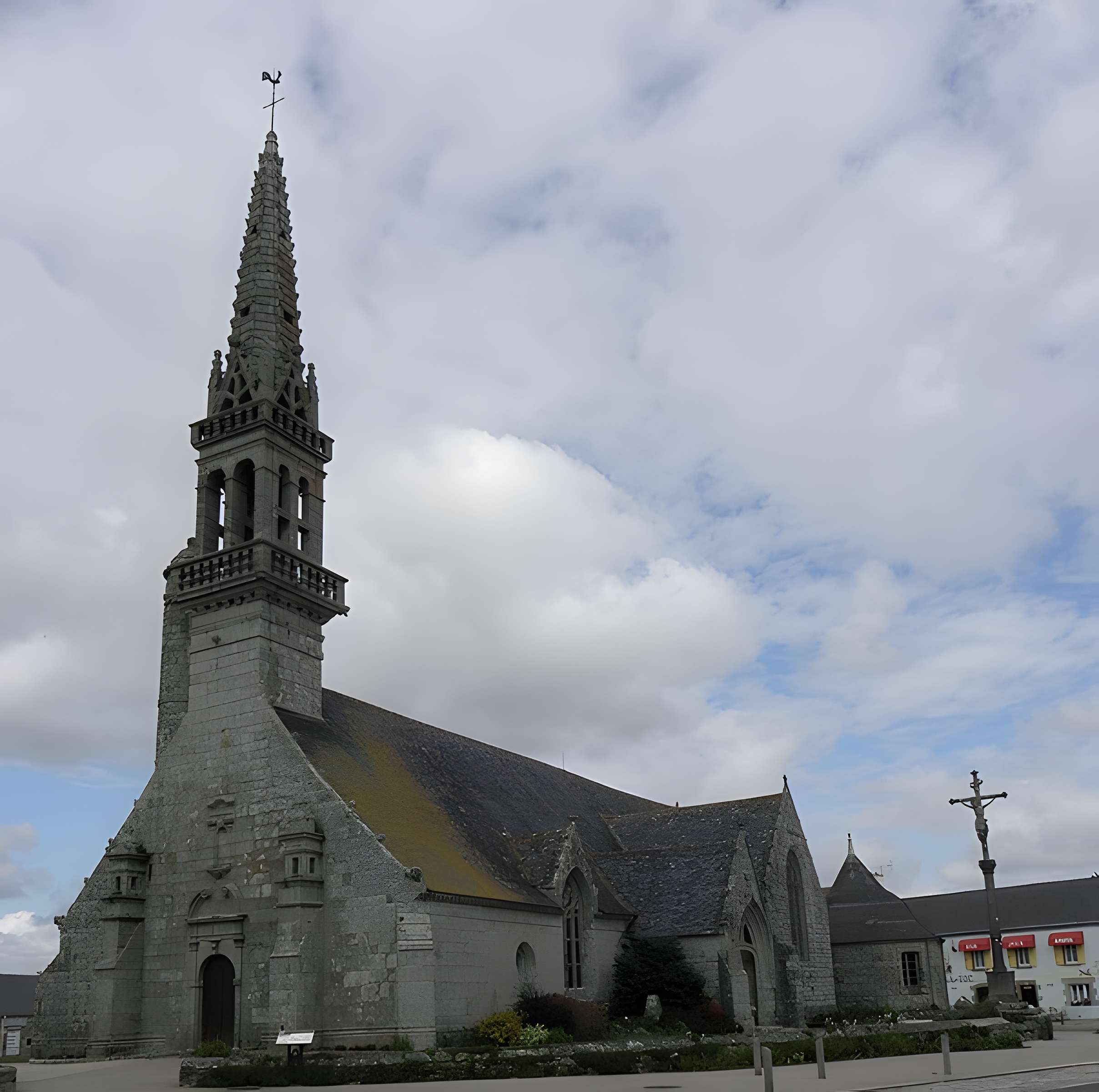 Église Saint-Cadoan de Poullan-sur-Mer
