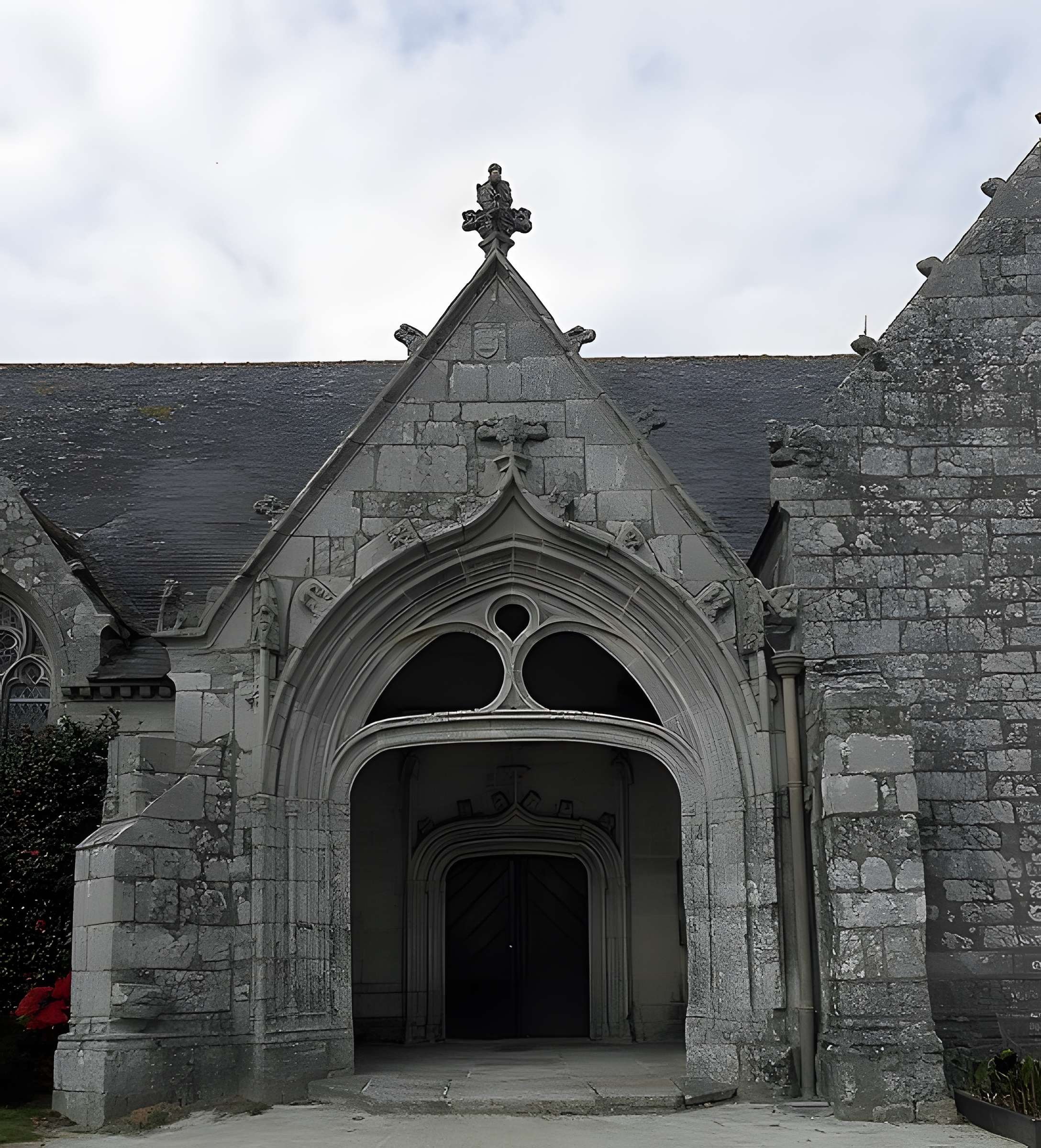 Église Saint-Cadoan de Poullan-sur-Mer