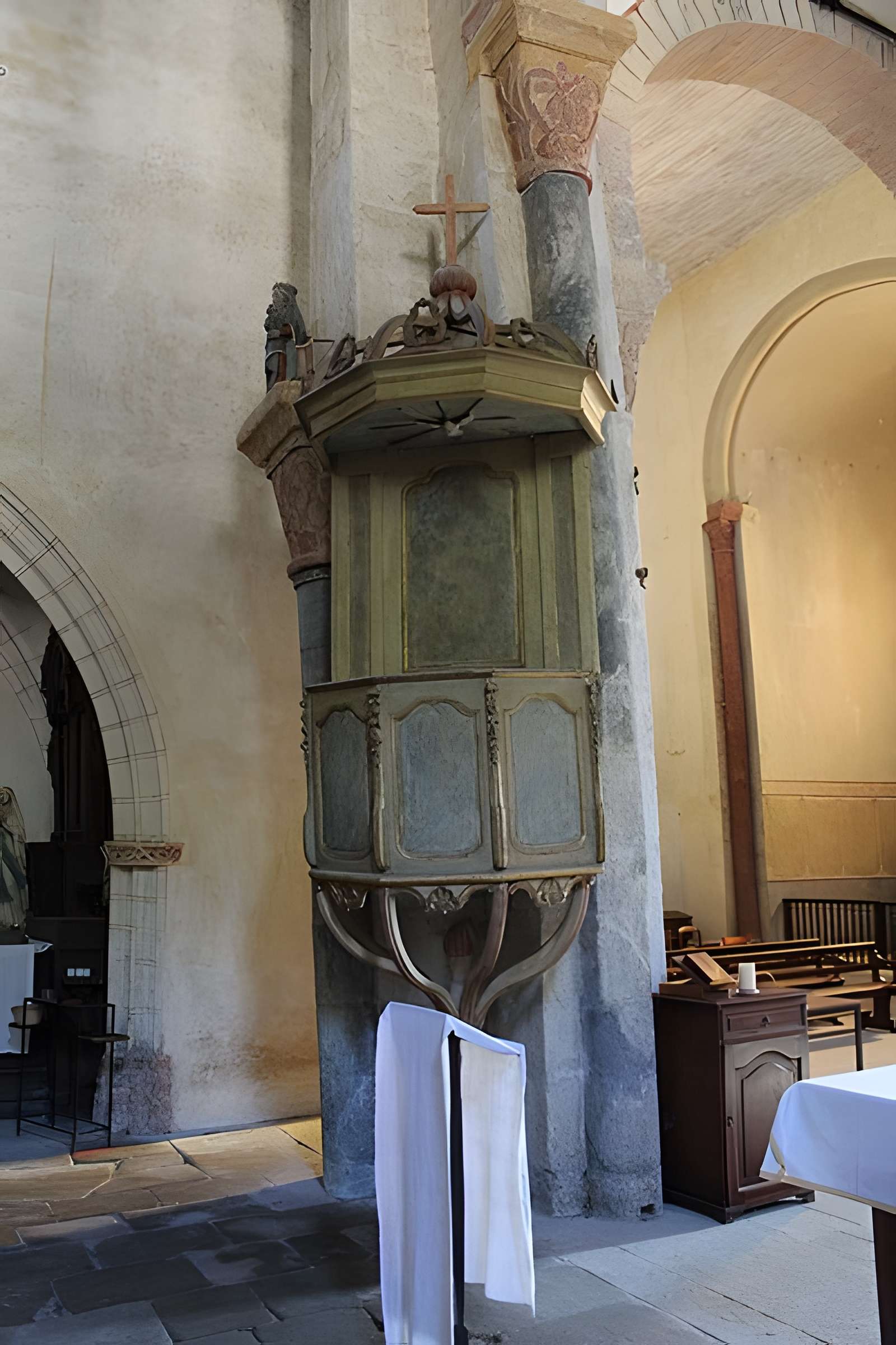 Église Saint-Calmine de Laguenne