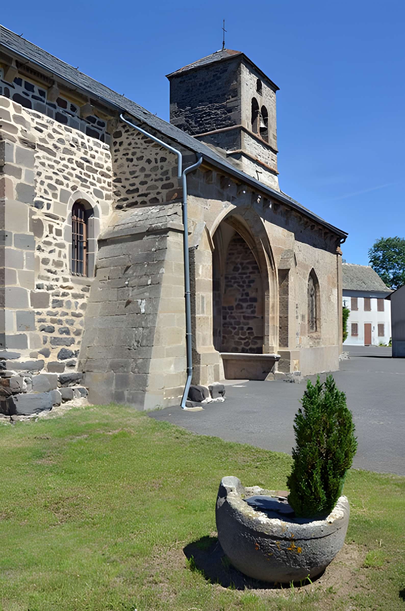 Église Saint-Caprais de Vèze 