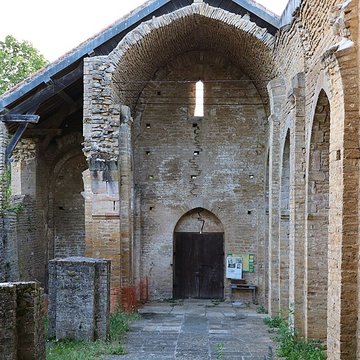 Eglise priorale ruines de lancienne