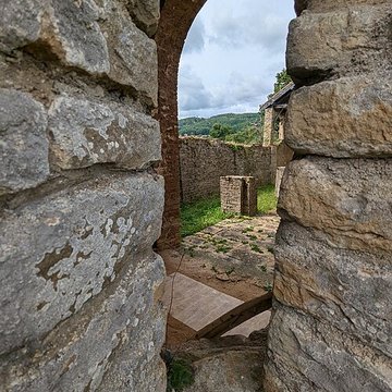 Eglise priorale ruines de lancienne