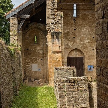 Eglise priorale ruines de lancienne