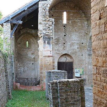 Eglise priorale ruines de lancienne