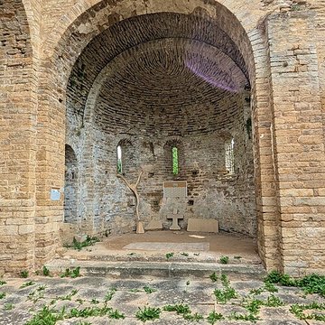 Eglise priorale ruines de lancienne
