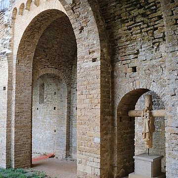 Eglise priorale ruines de lancienne