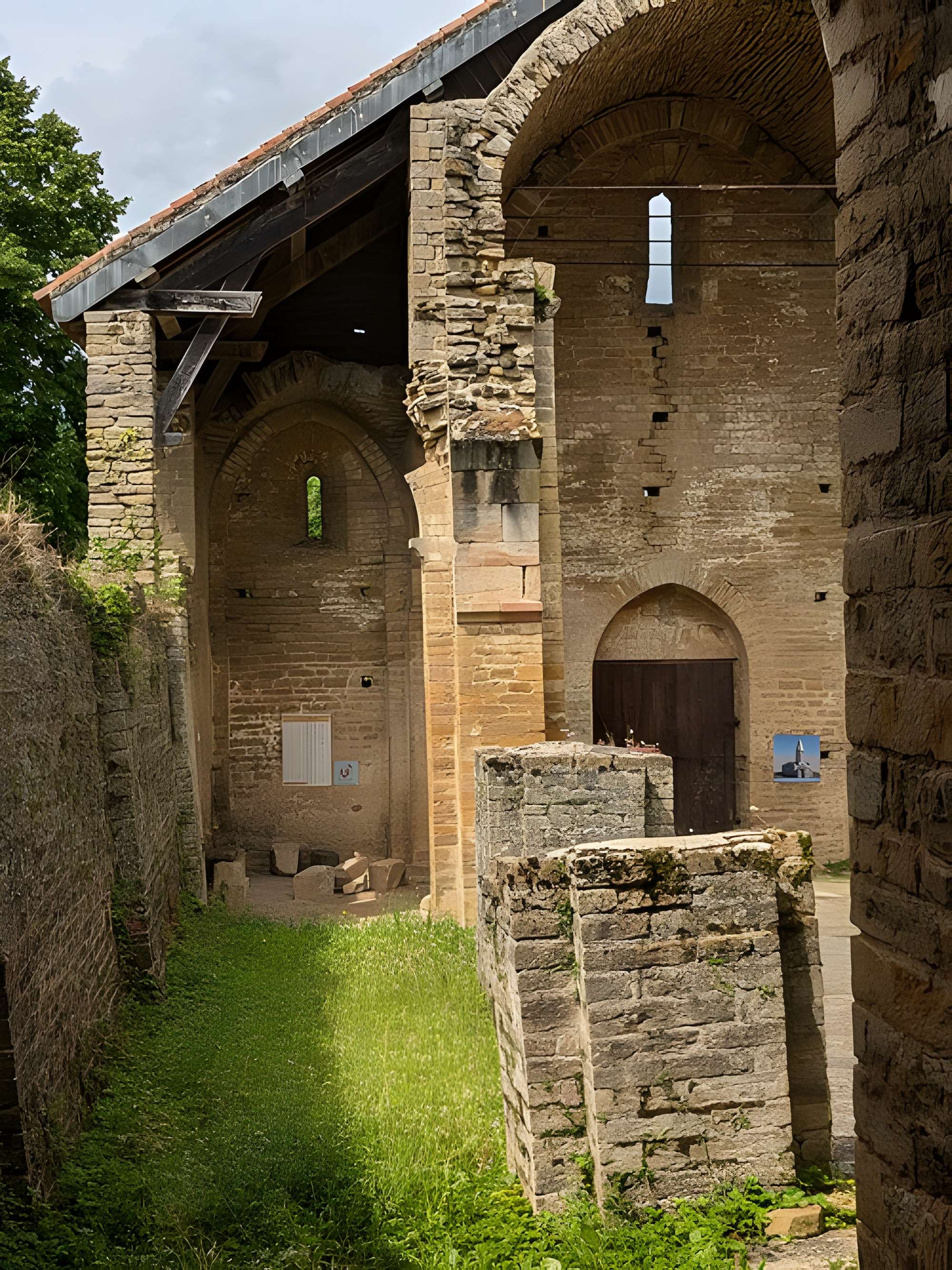 Eglise priorale (ruines de l'ancienne)
