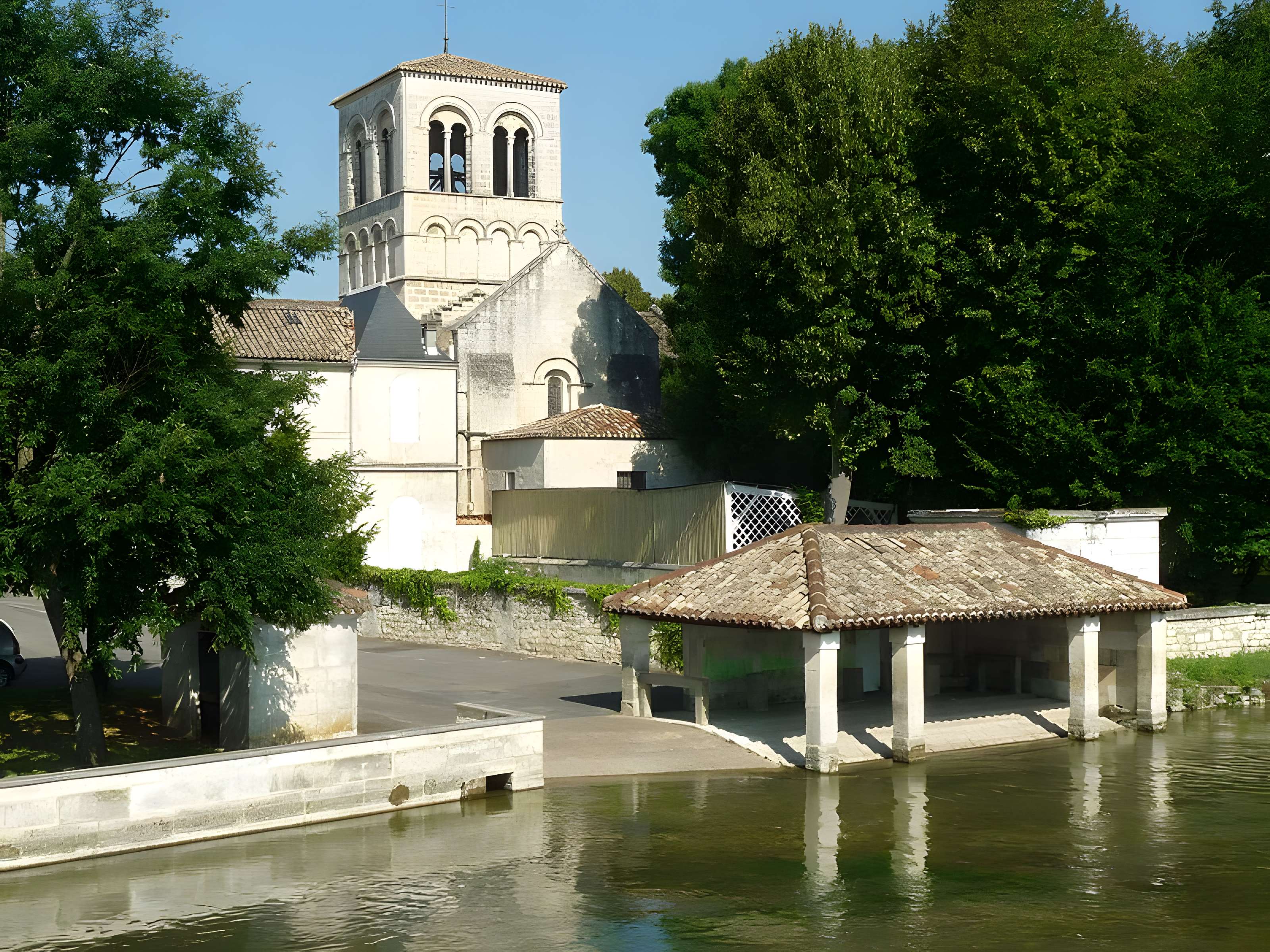 Église Saint-Cybard de Magnac-sur-Touvre
