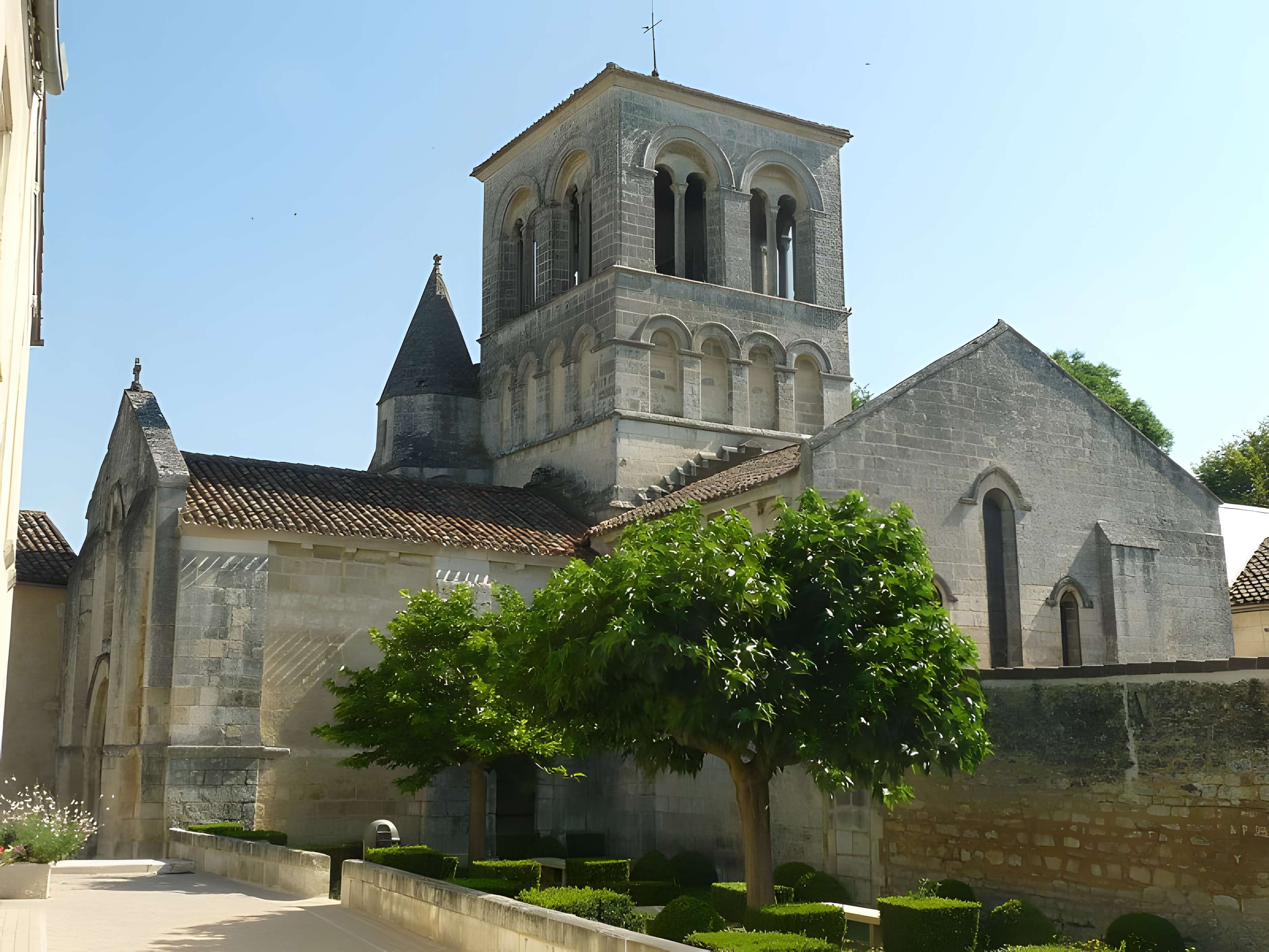 Église Saint-Cybard de Magnac-sur-Touvre