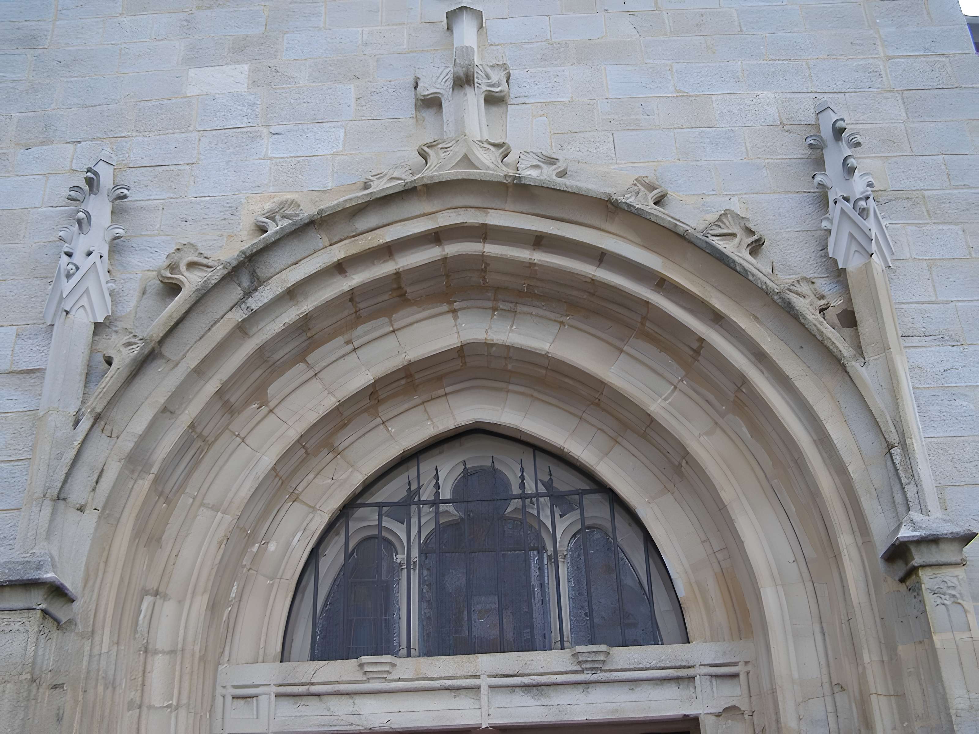 Église Saint-Cyr de Marcilly-le-Châtel