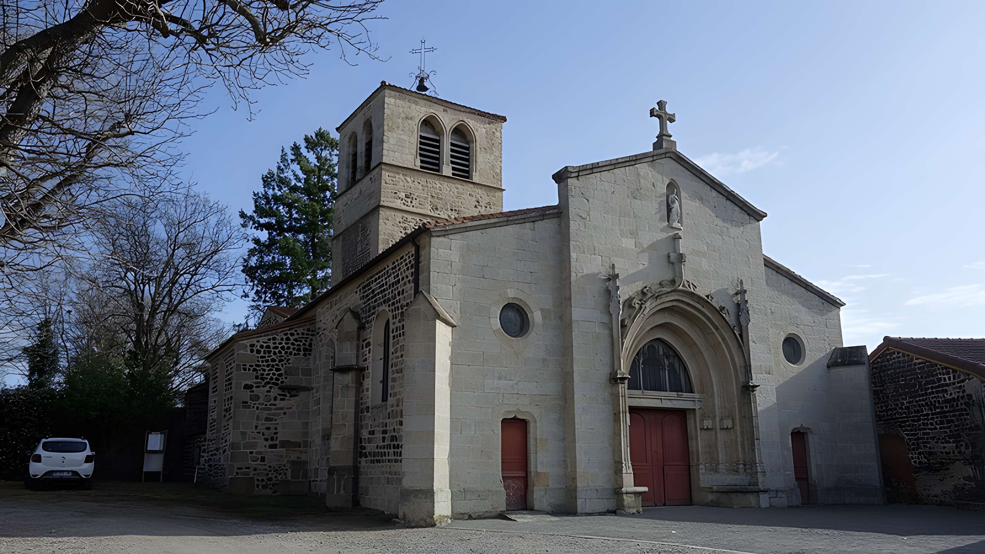 Église Saint-Cyr de Marcilly-le-Châtel