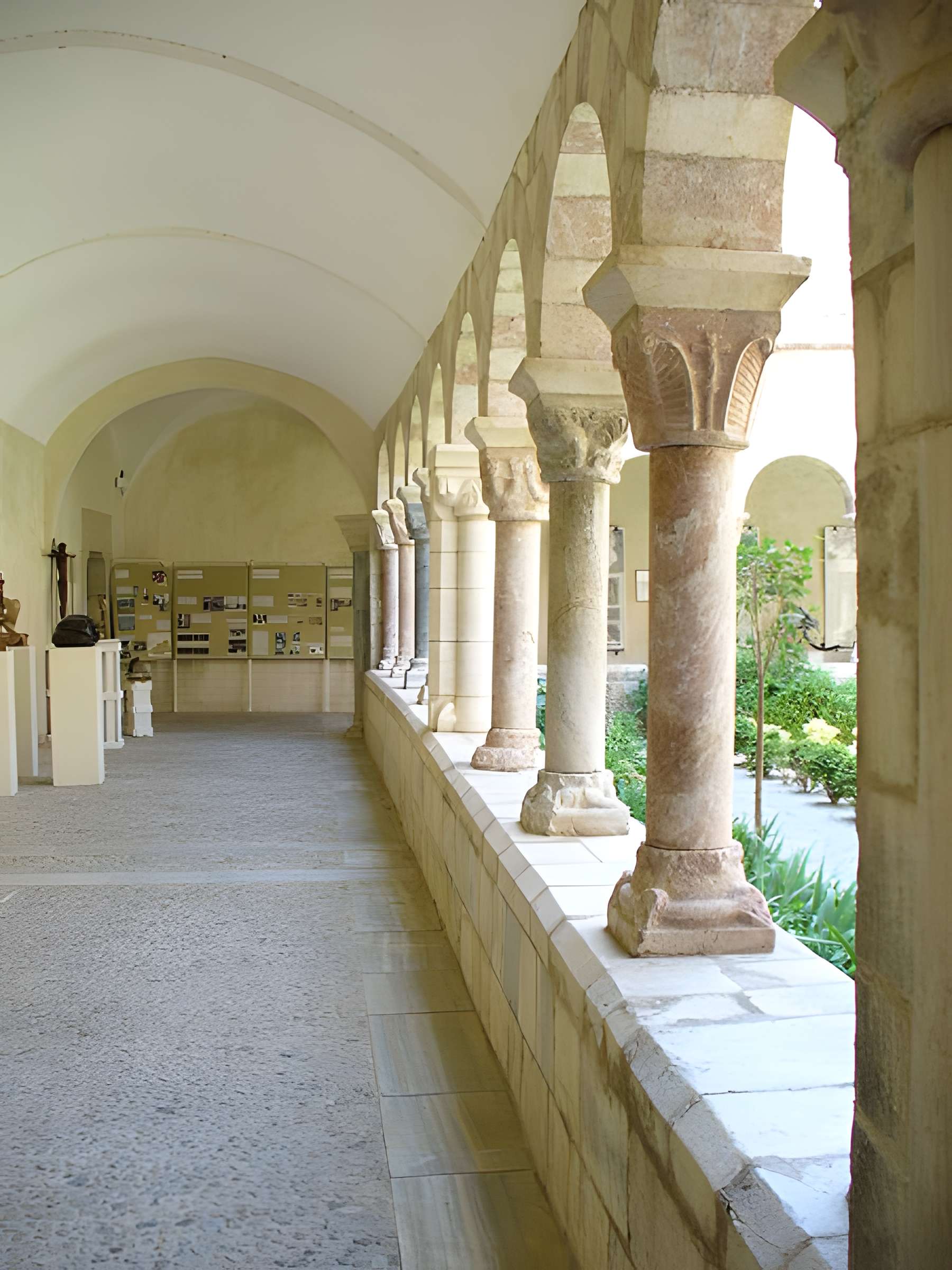 Abbaye de Saint-Génis des Fontaines