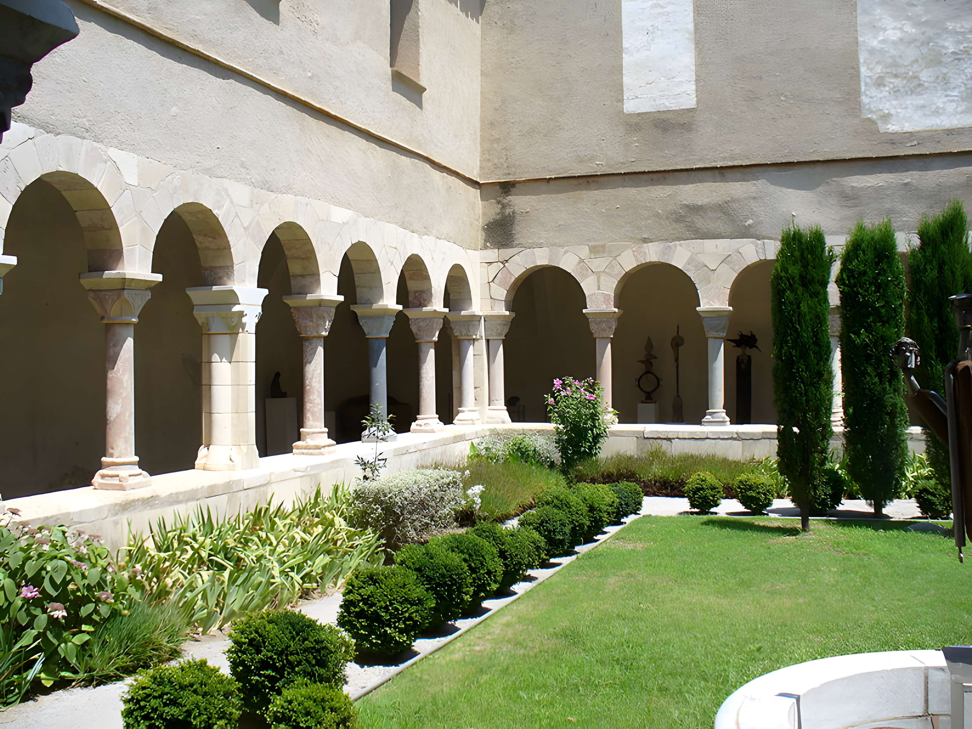Abbaye de Saint-Génis des Fontaines