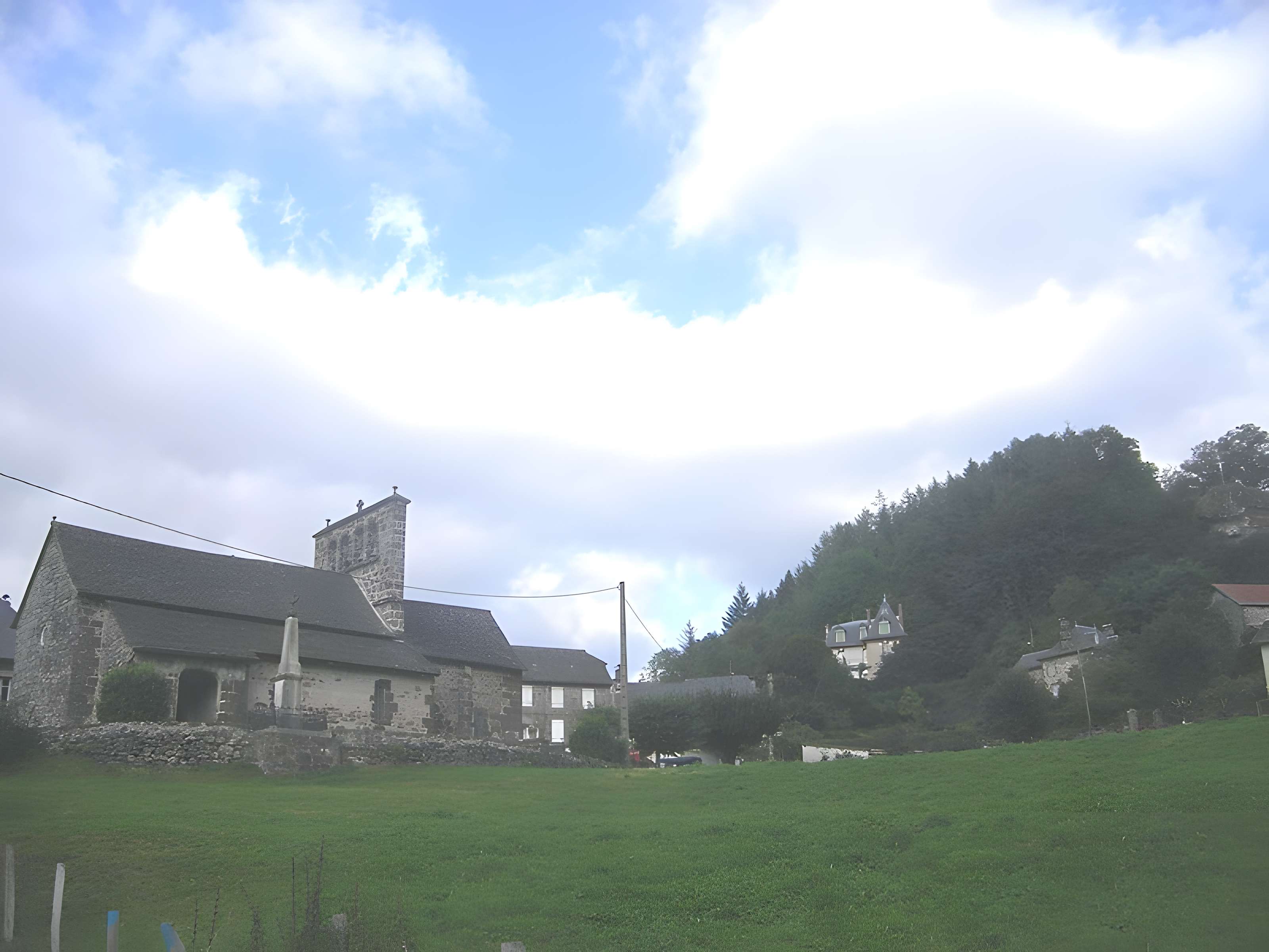 Église Saint-Cyr-et-Sainte-Julitte de Saint-Cirgues-de-Jordanne