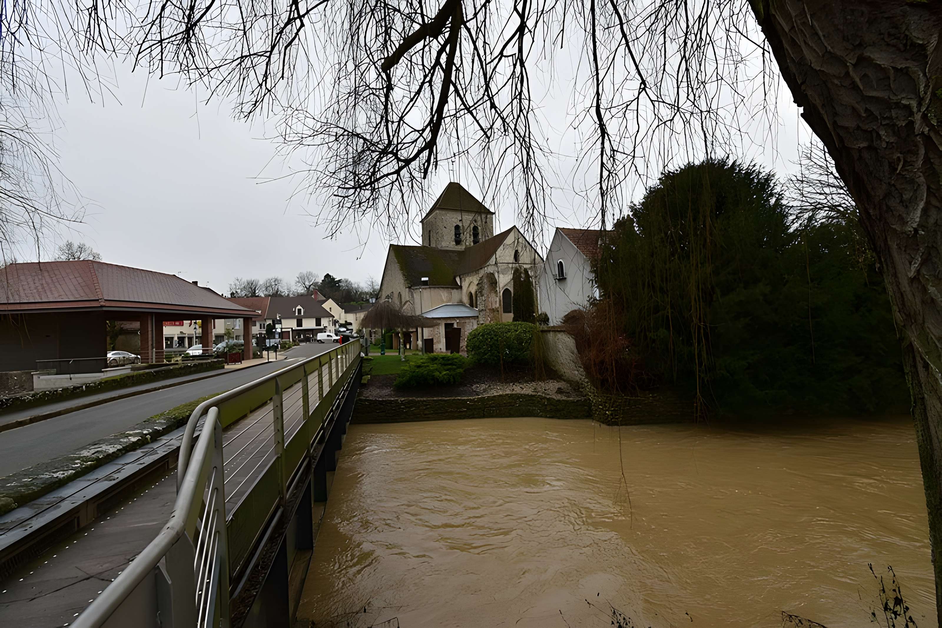 Église Saint-Cyr-et-Sainte-Julitte de Saint-Cyr-sur-Morin