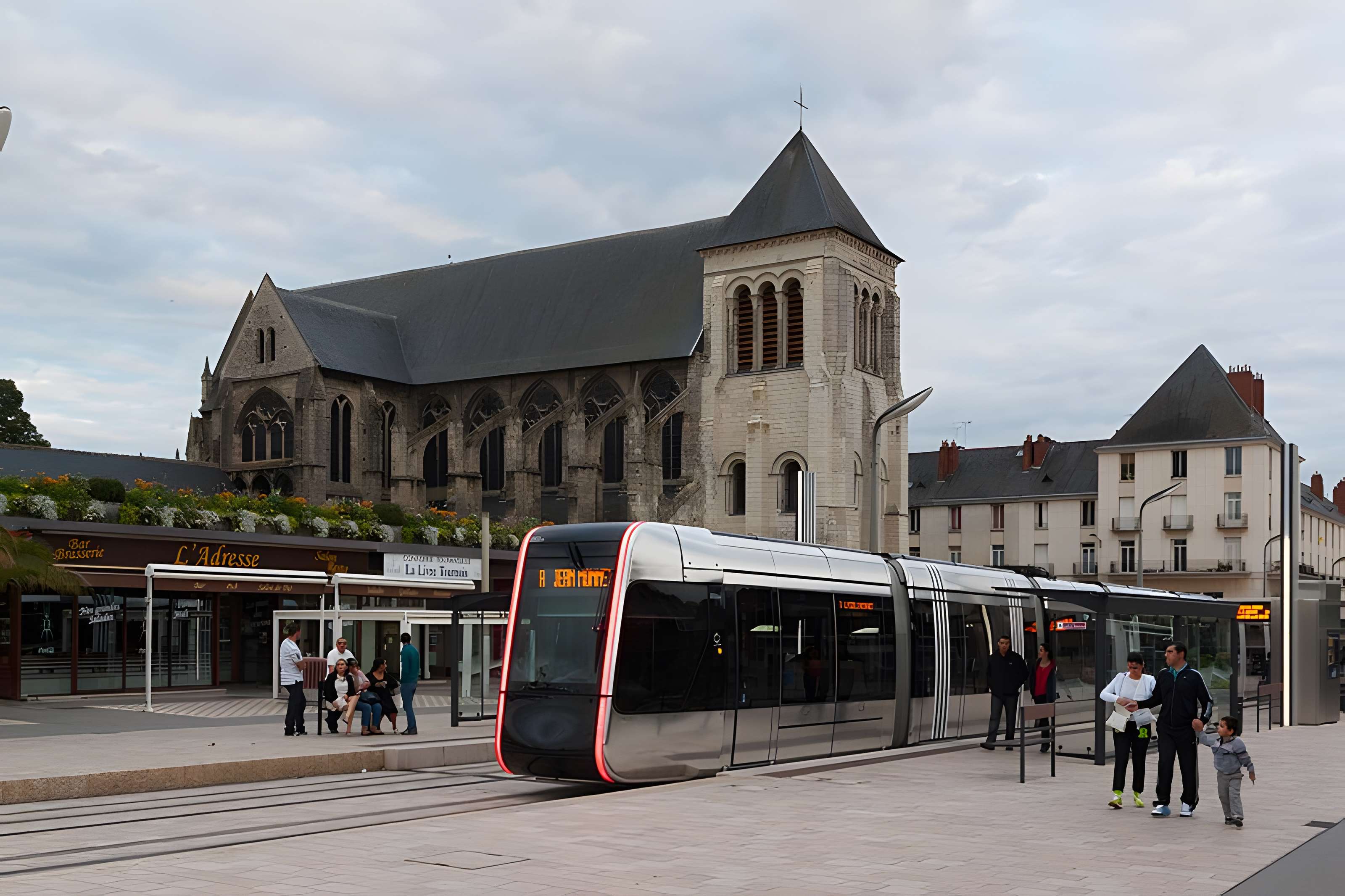 Église Saint-Julien de Tours