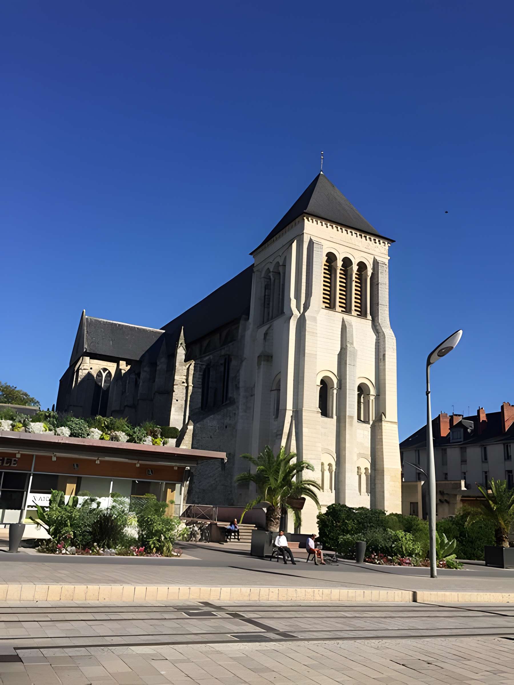 Église Saint-Julien de Tours