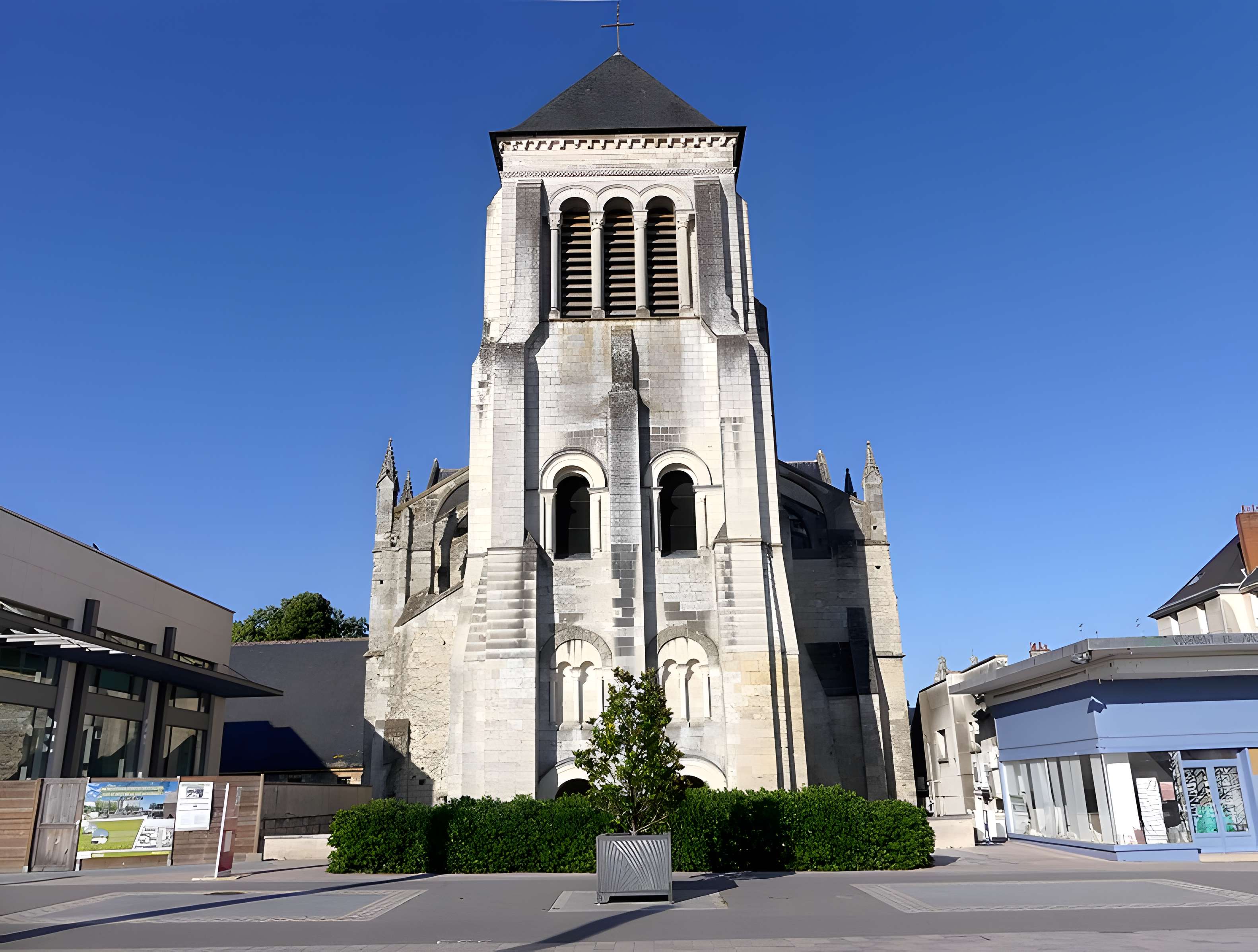 Église Saint-Julien de Tours