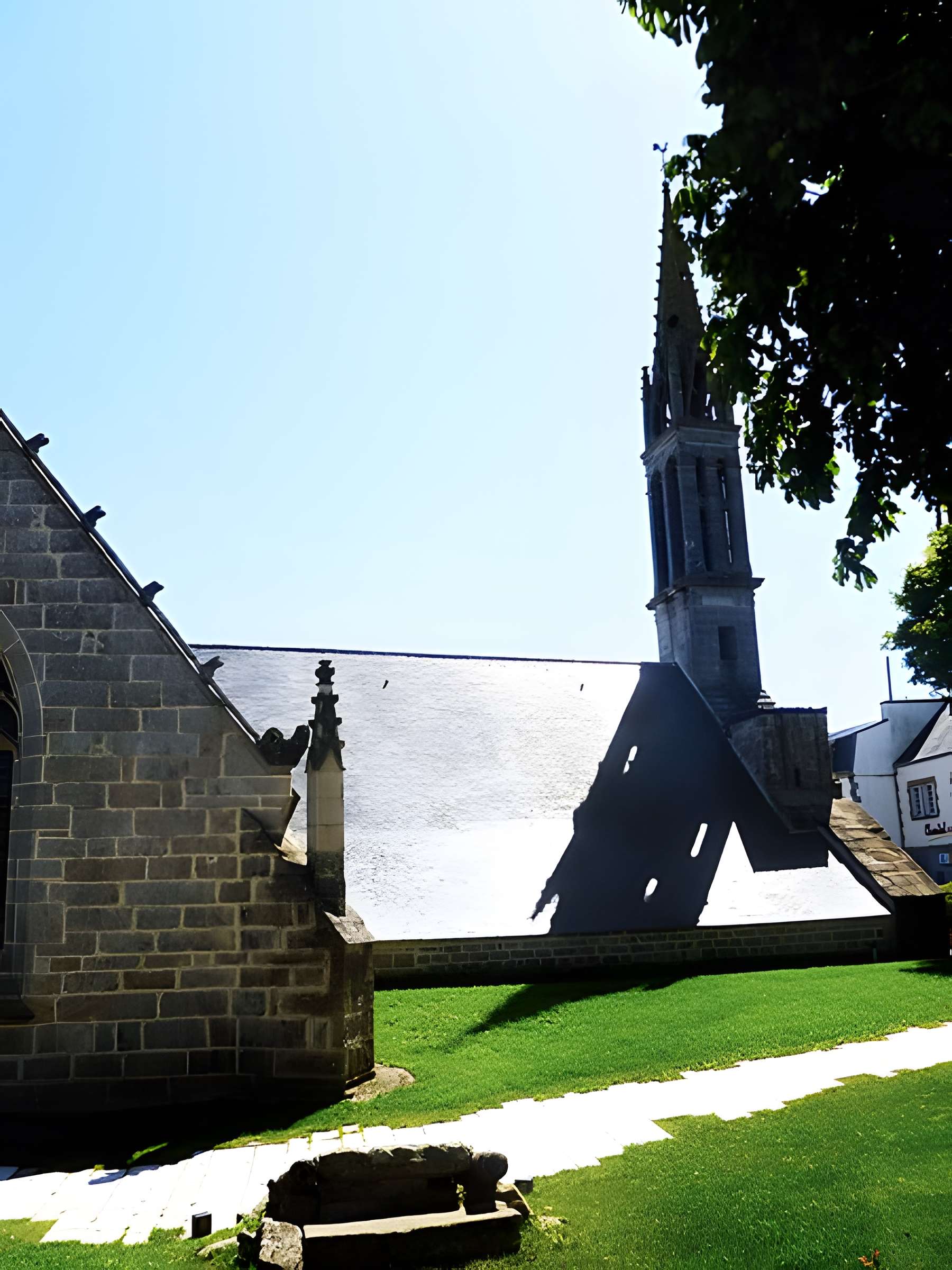 Église Saint-Demet de Plozévet