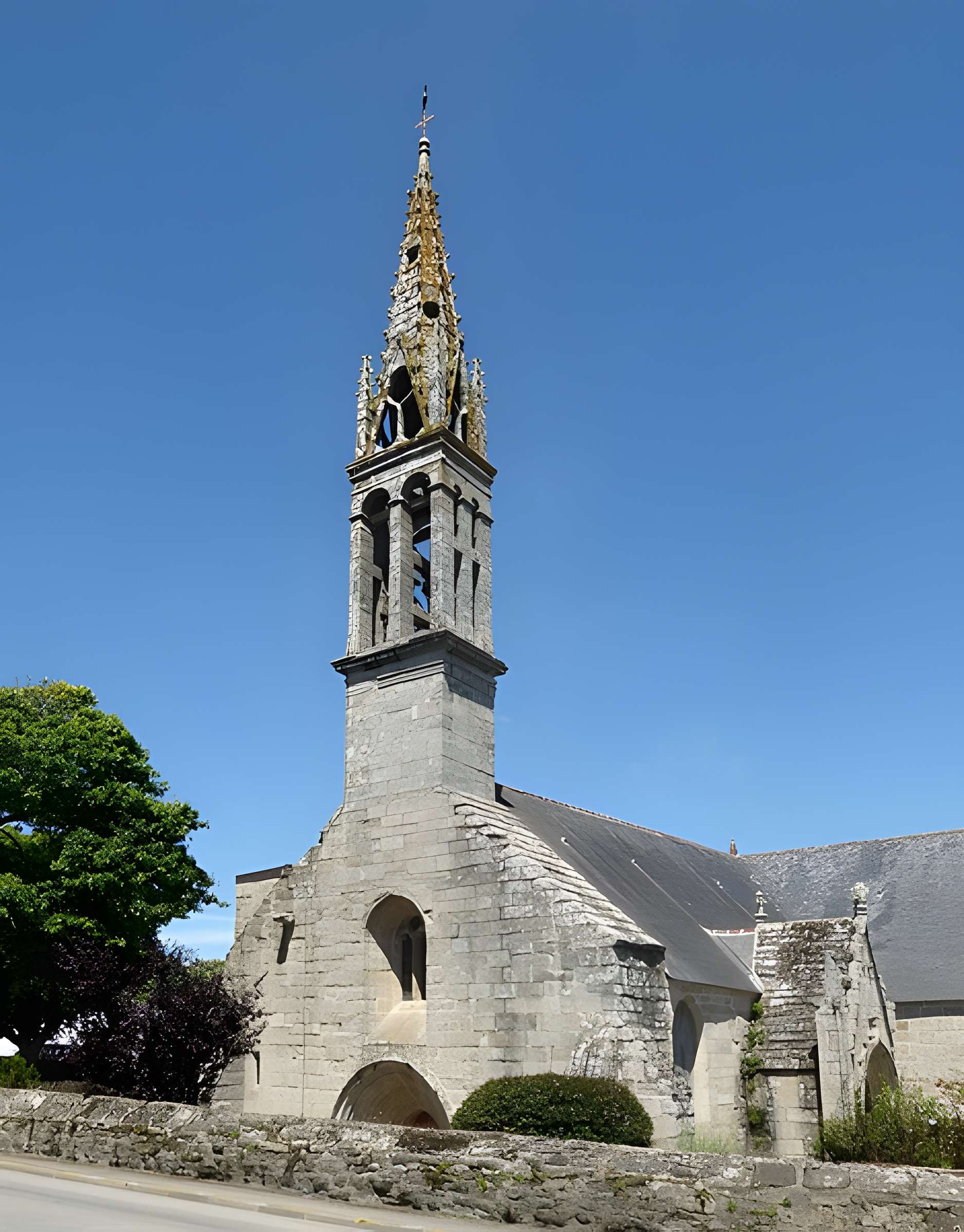 Église Saint-Demet de Plozévet