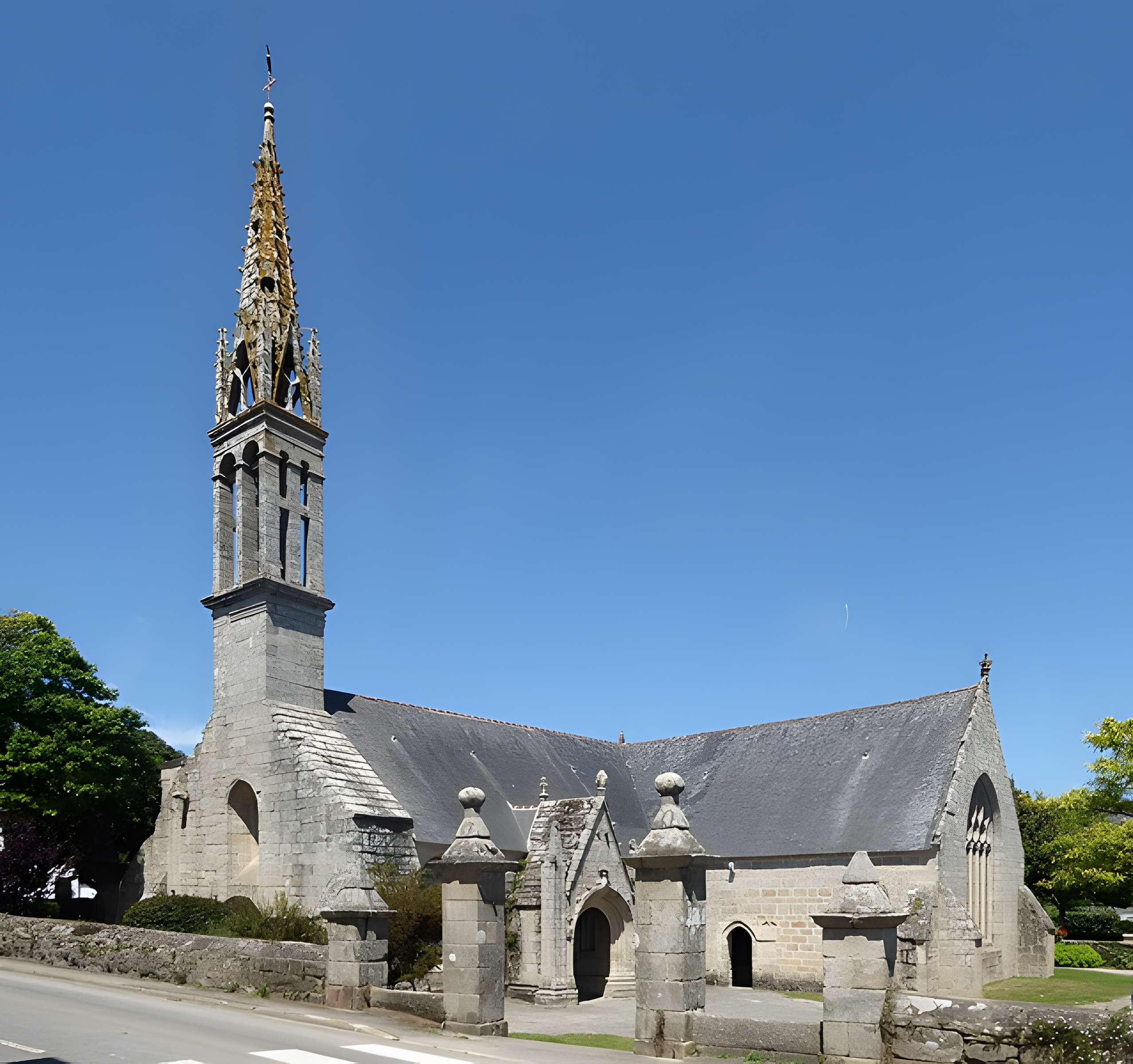 Église Saint-Demet de Plozévet